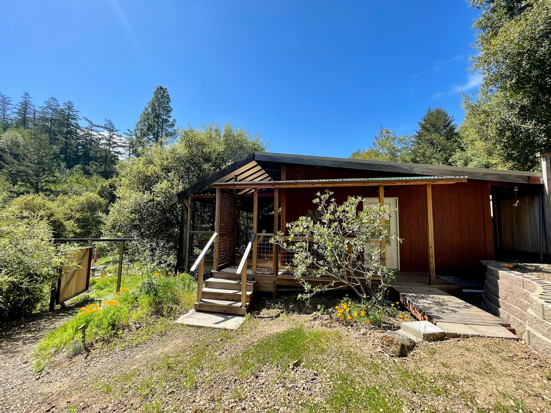Comfy Studio Near Trails & Beaches