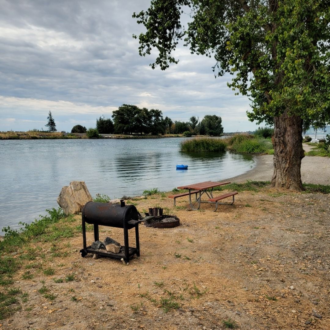 Unhitched Snug Harbor RV Park & Marina