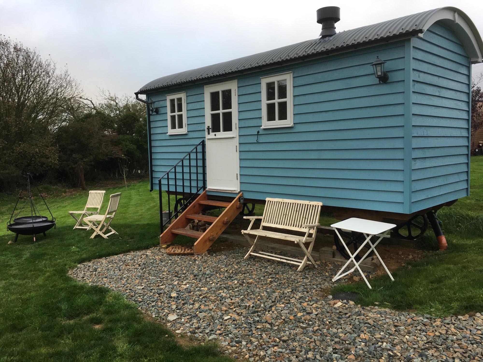 Hillcroft – Y Cwt Cwtch