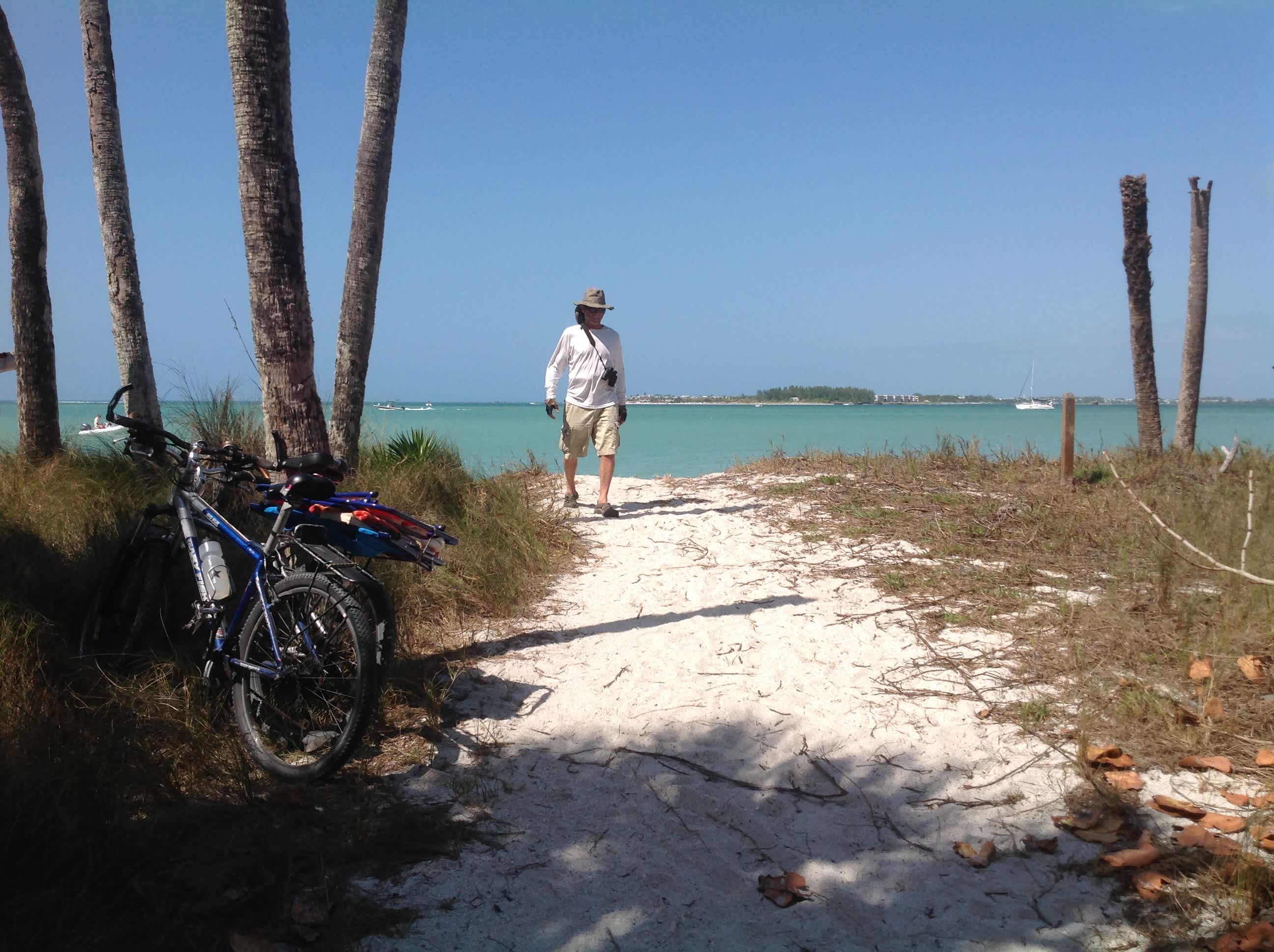 The secluded beaches on the north side of the island can be reached by bike. 