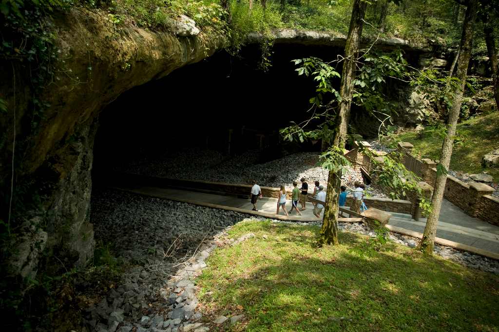 Cathedral Caverns Campground