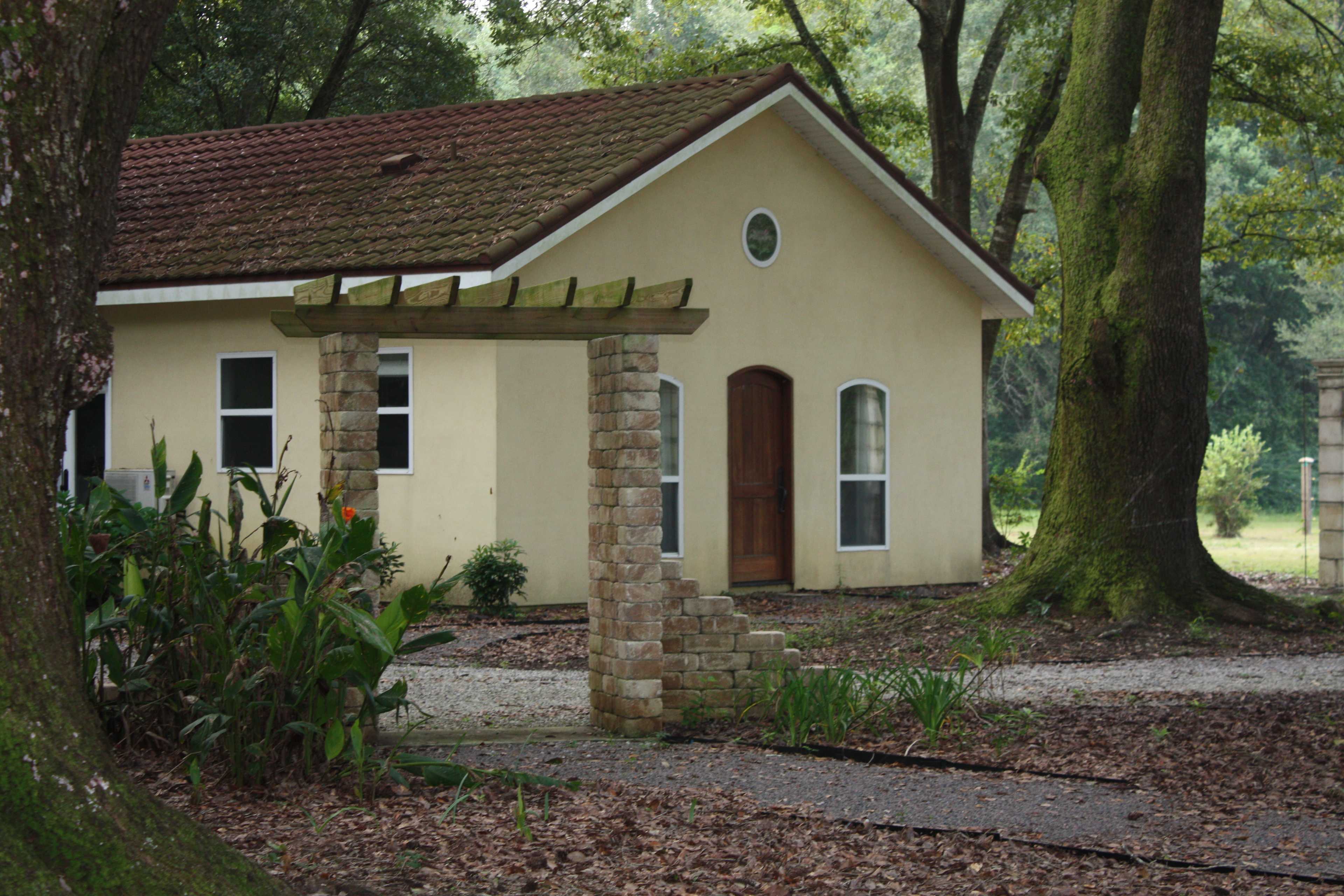 Stay in a cozy and luxurious retreat with a farm environment. 