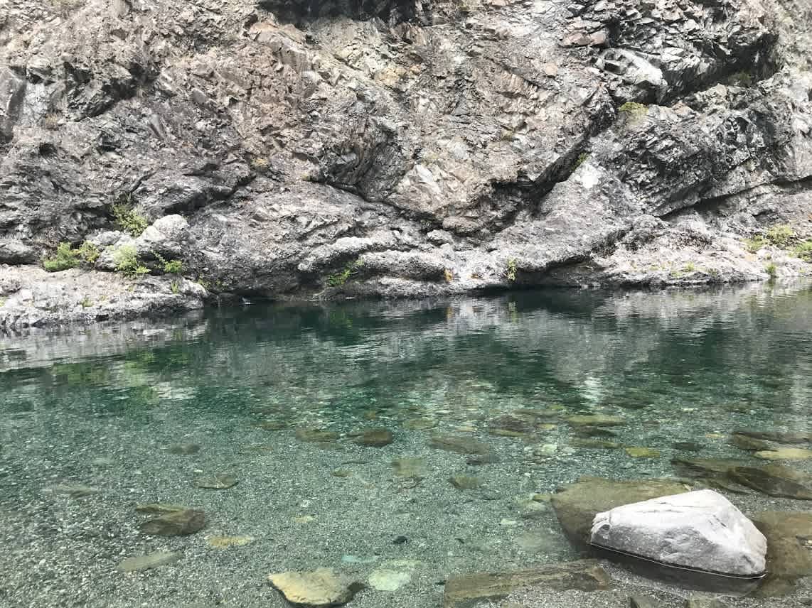 Swimming hole a short walk down to the day use area of the Panther Flat campground. Small beach but pristine waters. Come early for a spot in the sand. 