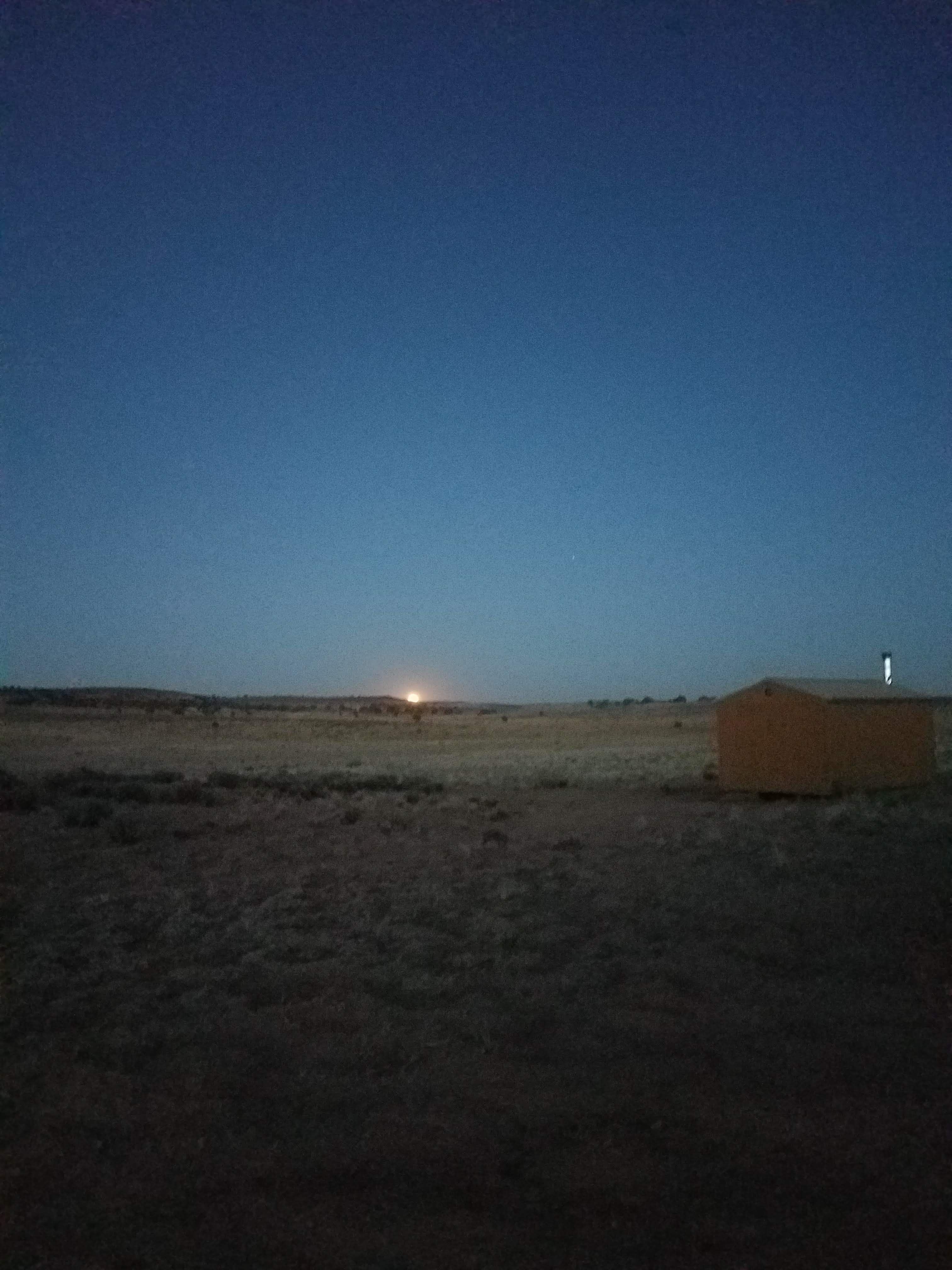The sky was clear, and there was a gorgeous view of the moon. 
