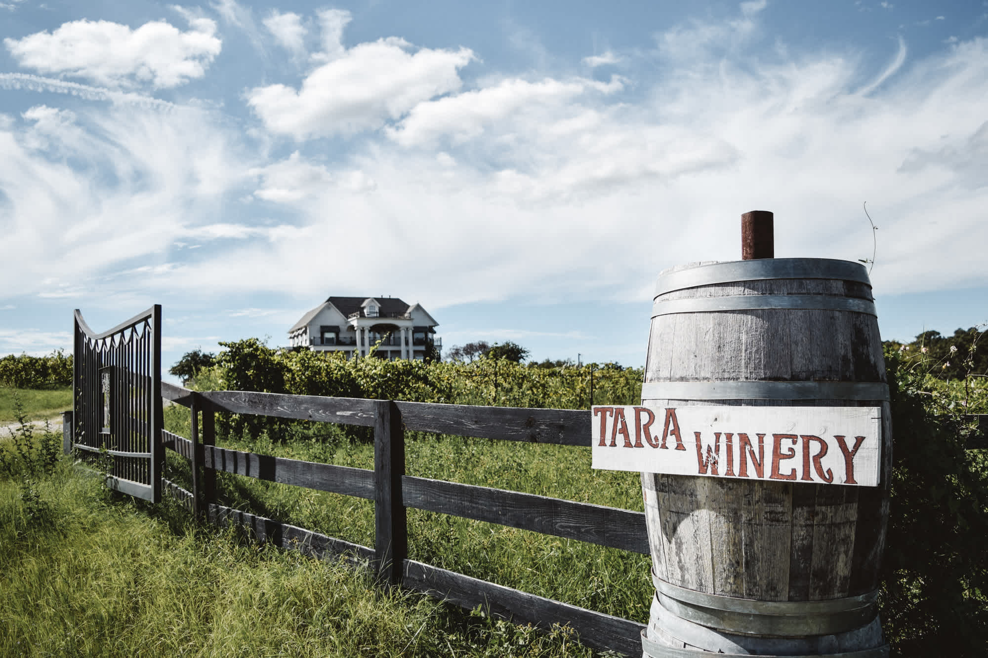 Entrance to TARA Vineyard & Winery estate.