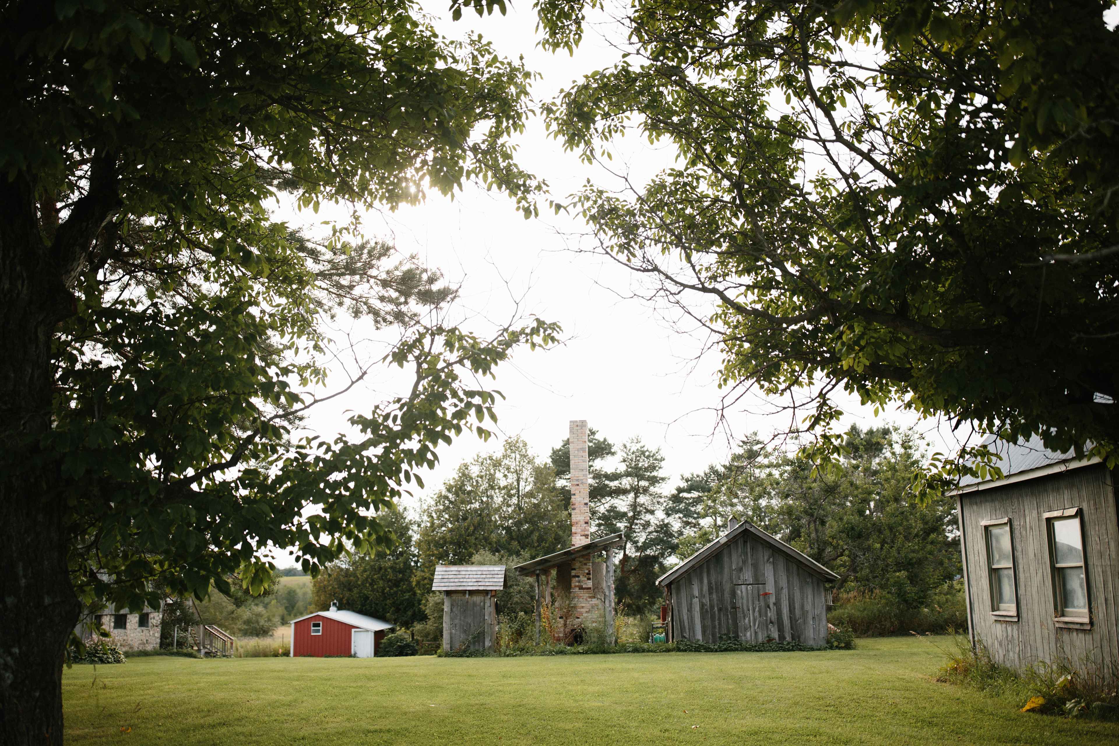 Farm yard camping close to the bathrooms and shower located in the barn.
