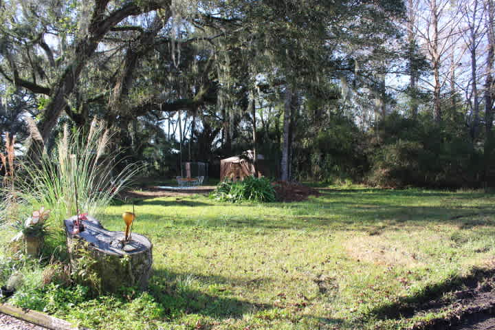 It is a large area, three or four tents can fit here. 
