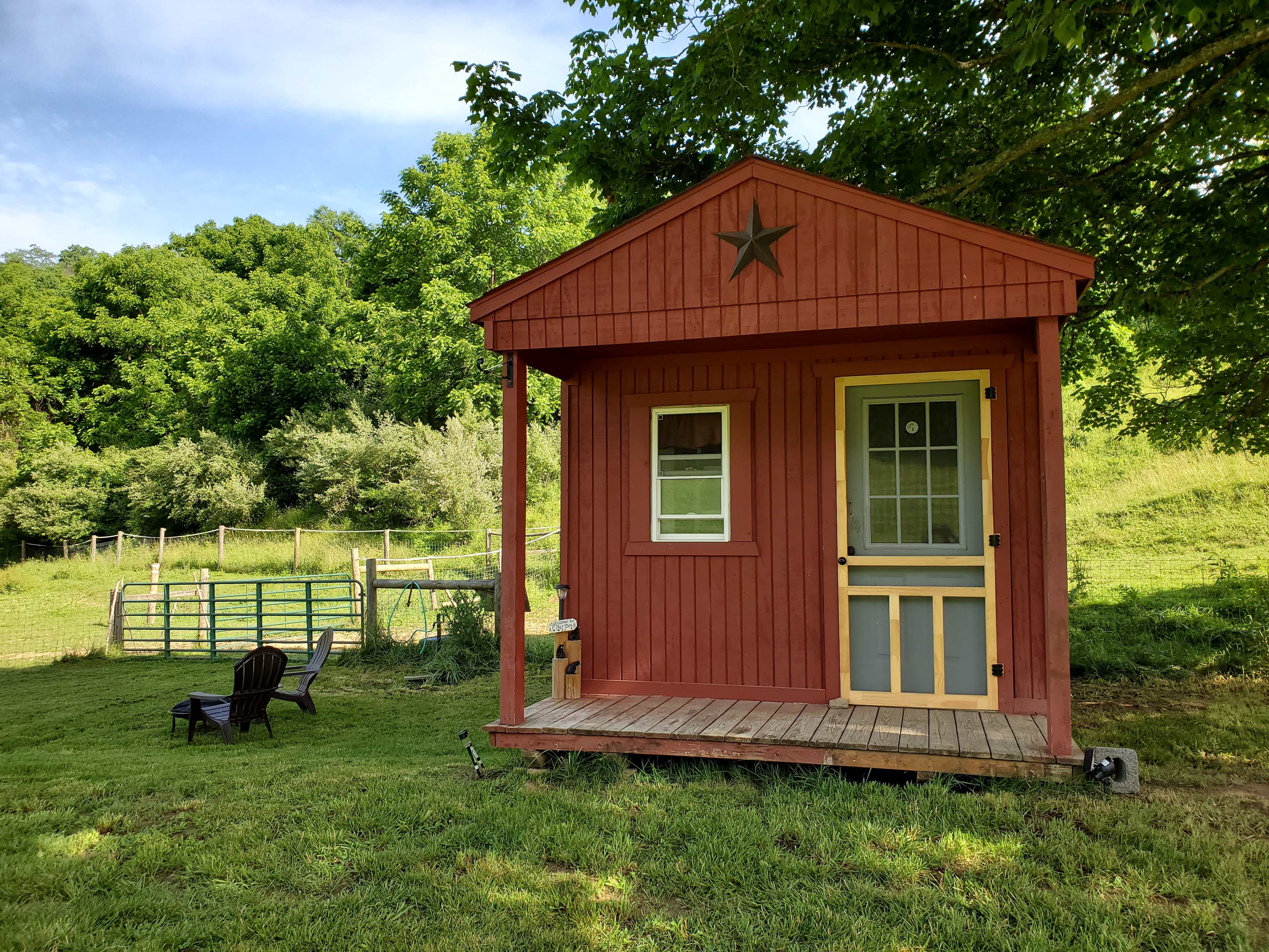 The Lil Red Ranch House
