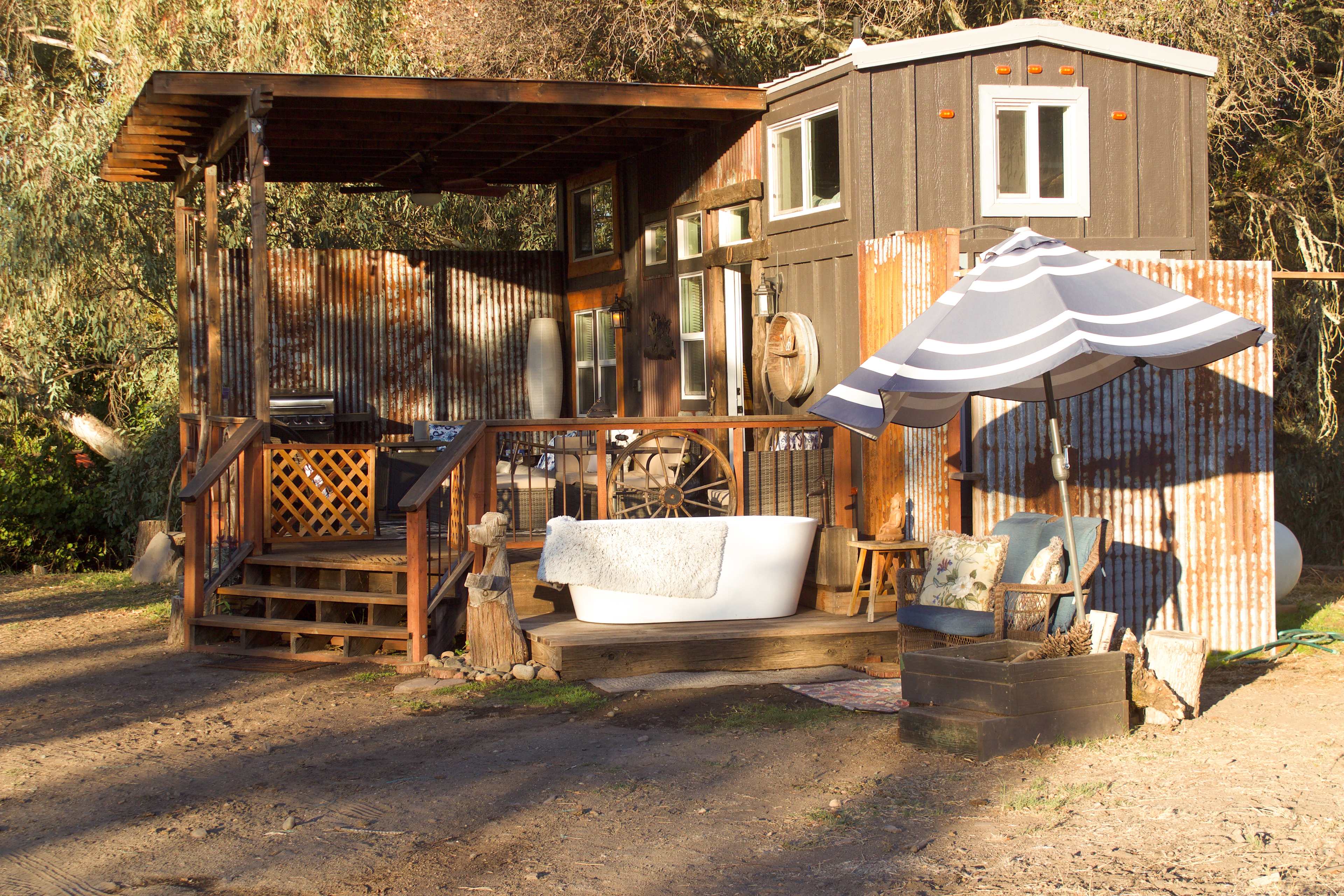 The tiny house, featuring our favorite spot. The outdoor bathtub. With that morning light setting in through the trees, this was the perfect place to start the day with a good soak and spectacular views.