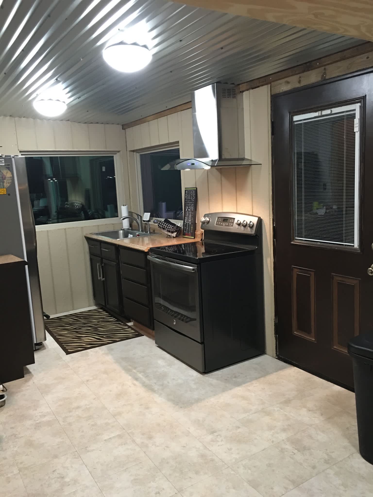 cabin has full kitchen. Leased for 2020.