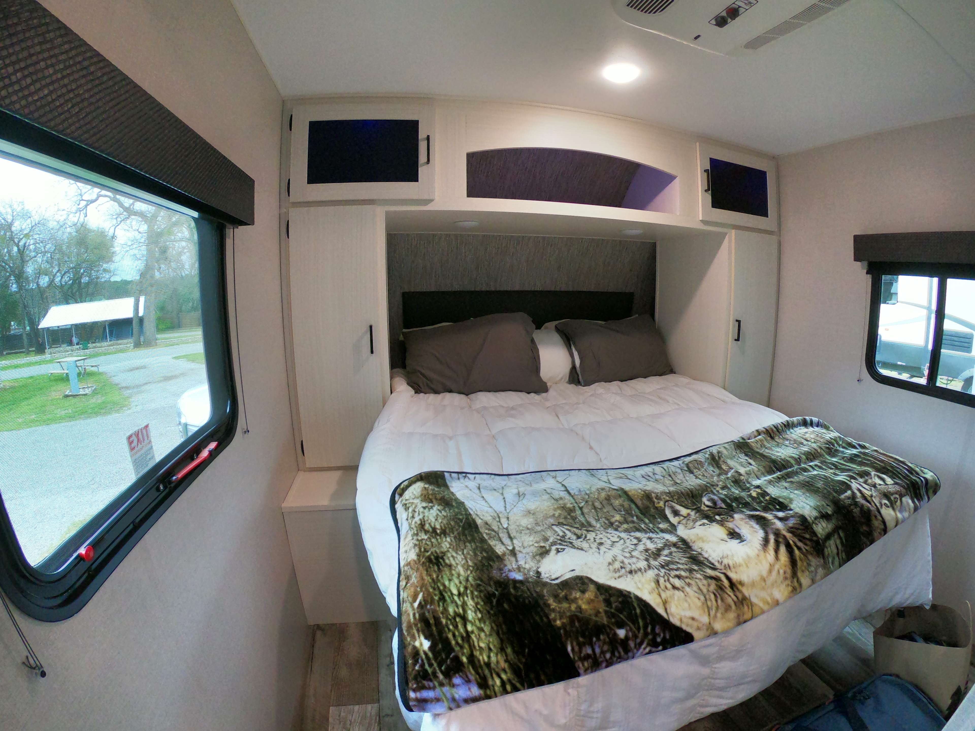 Master Bedroom - Full size Queen 