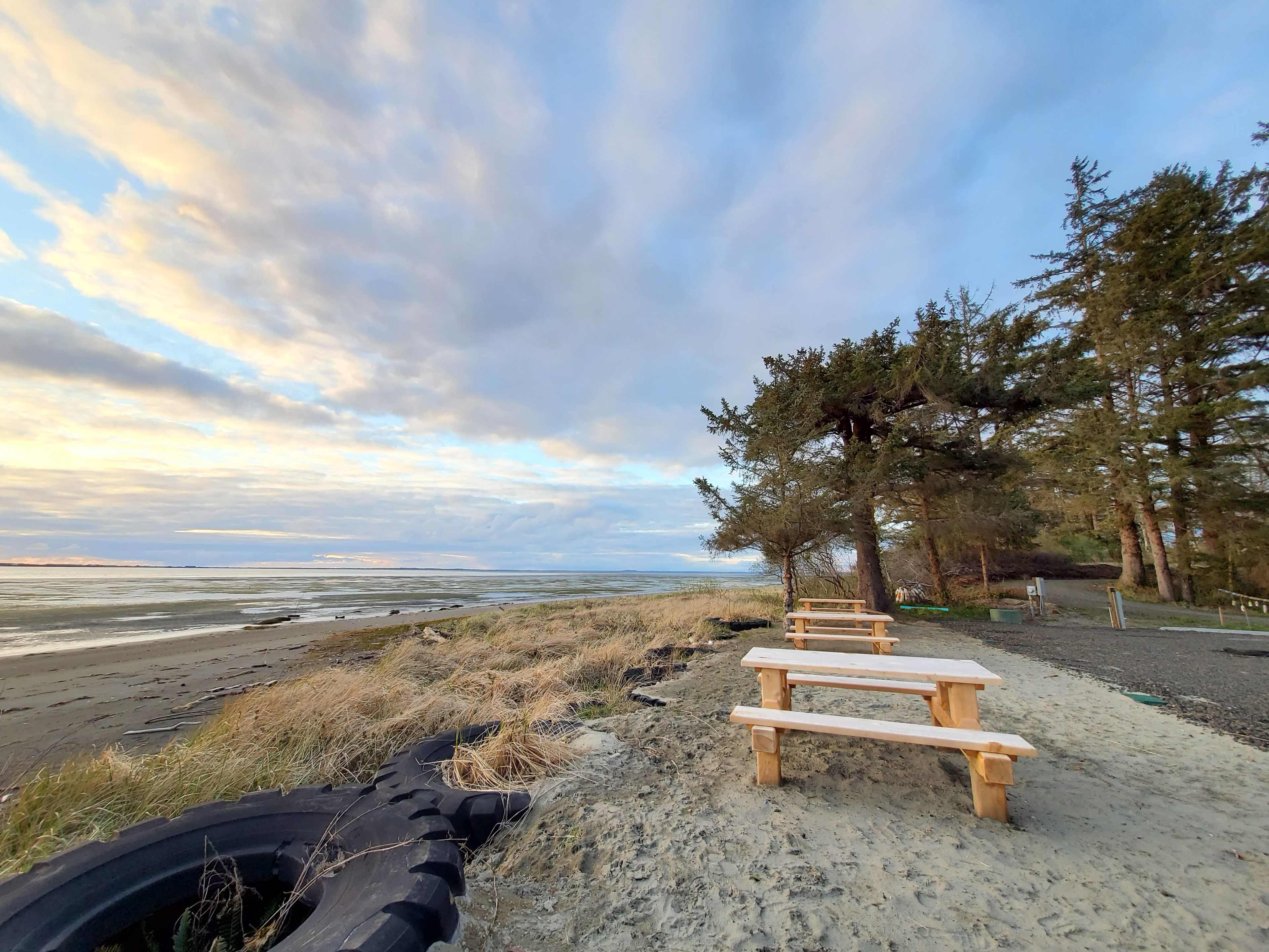 Picnic table