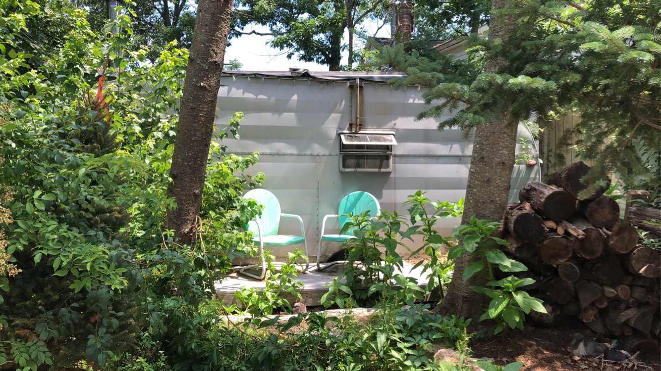 Vintage camper, wifi & firepit