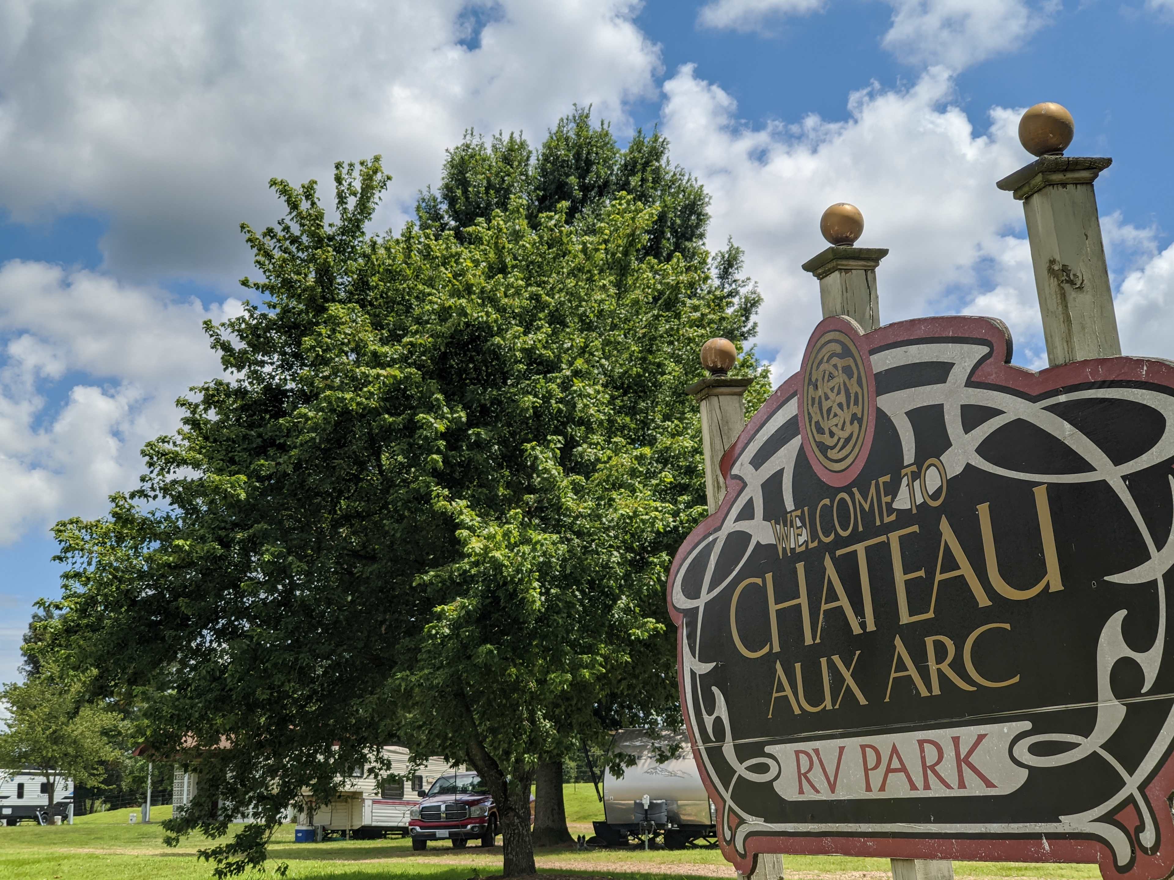 Chateau aux Arc RV Park entry