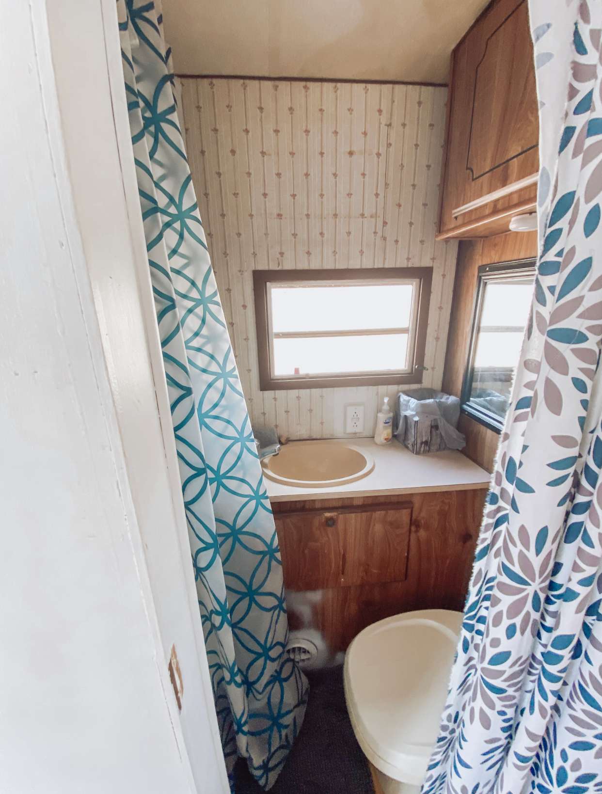 Smaller bathroom in the retro camper but enough space to do what needs to be done 