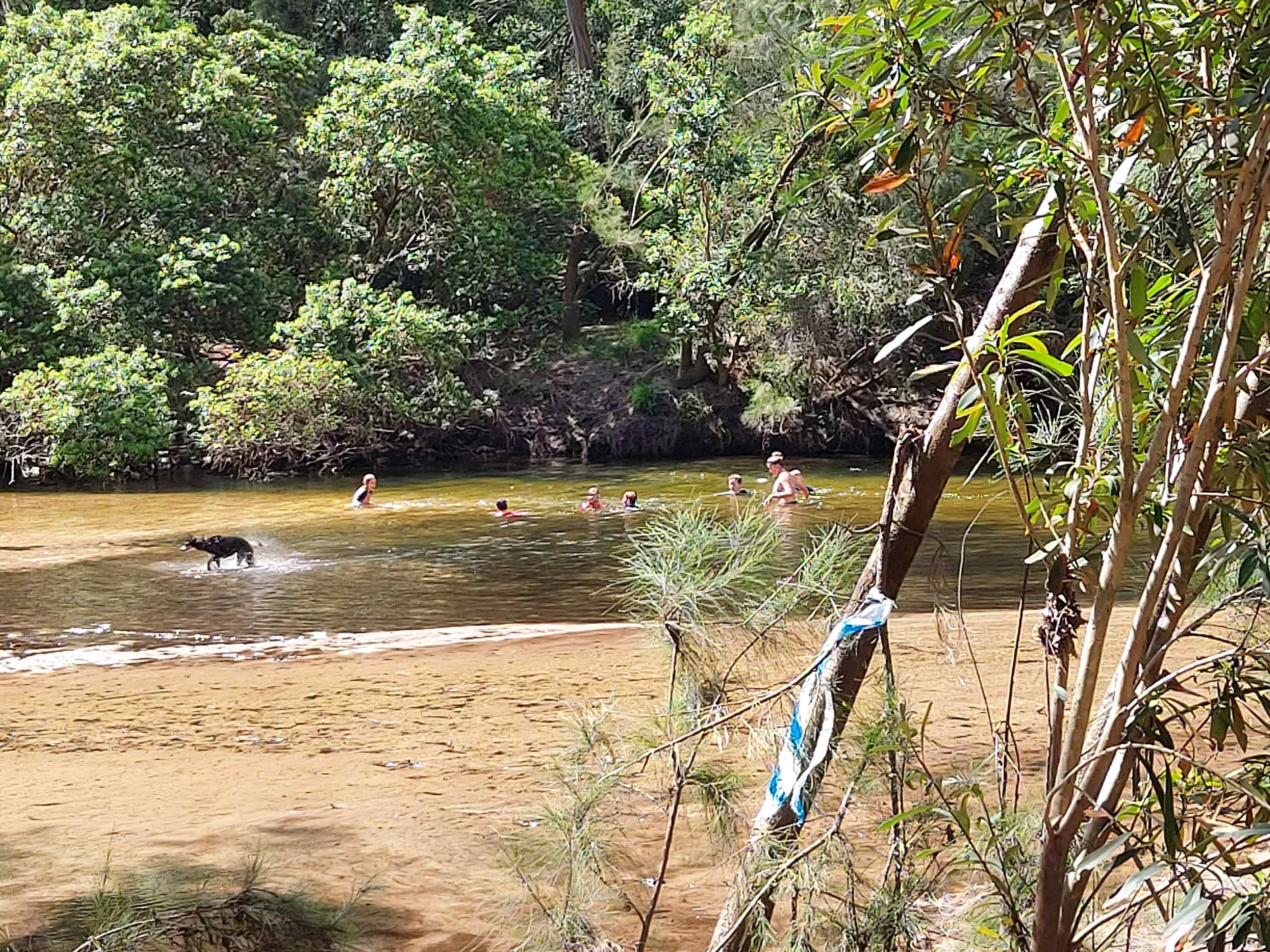 "DeView" Colo River Valley Camping