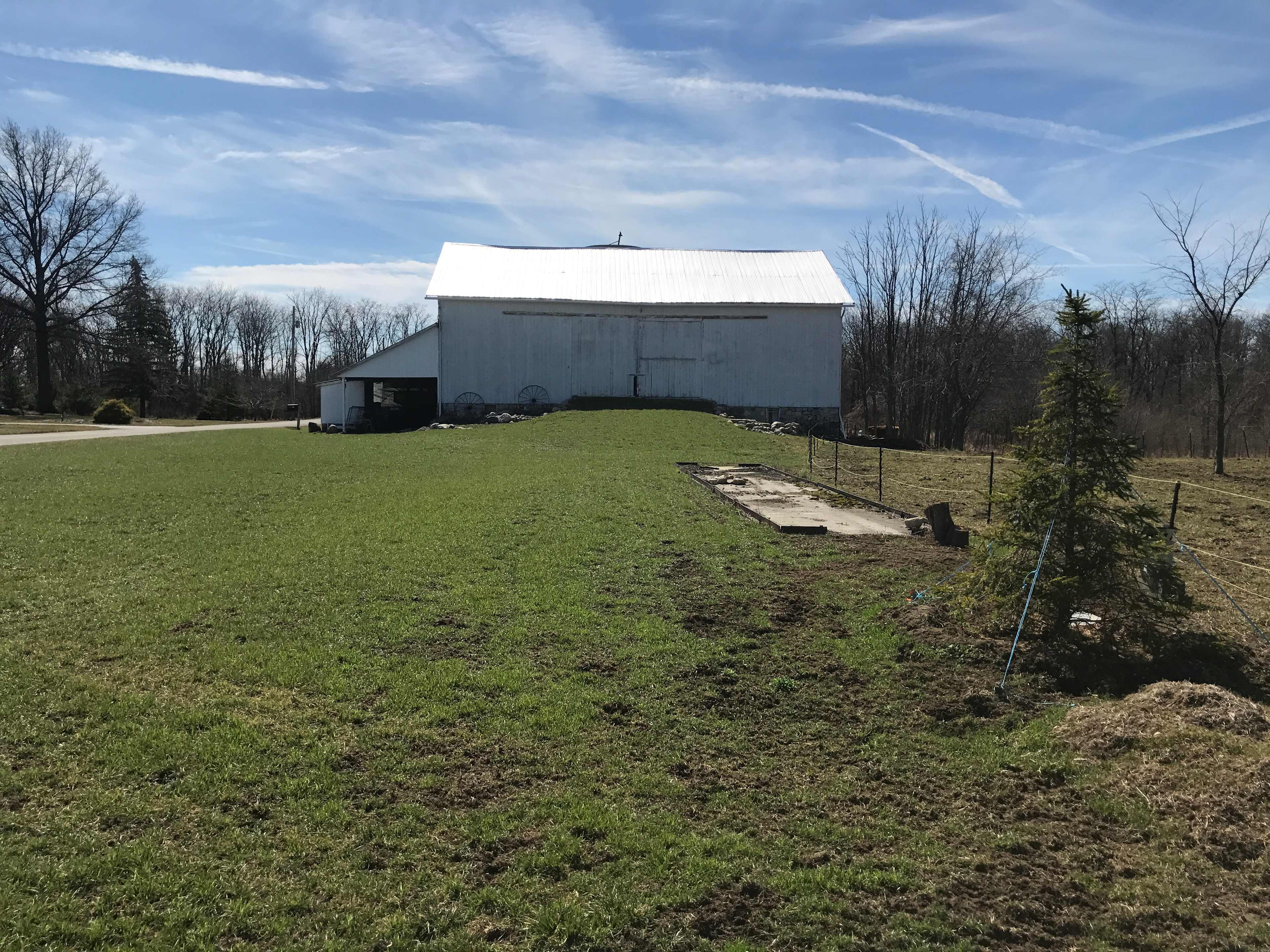  Rusty's barn. Space for cornhole, croquet or volleyball. 