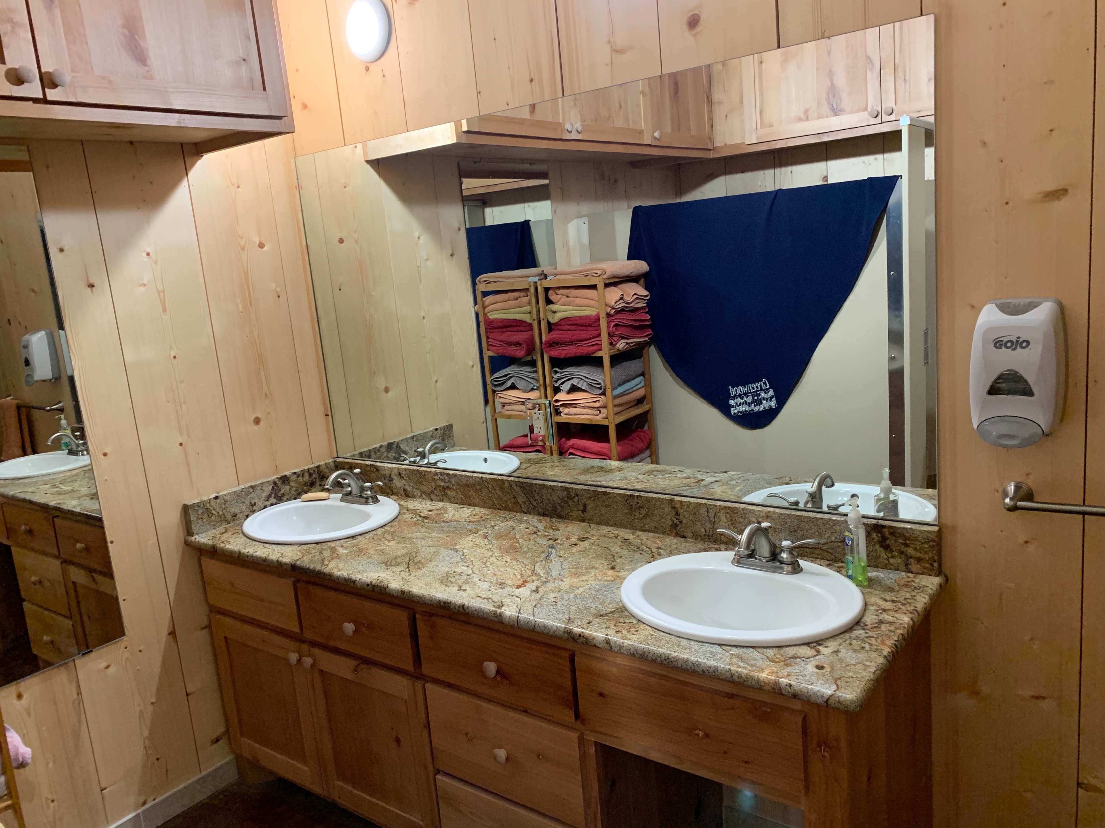 Lake Godstone™ Lodging and Camping