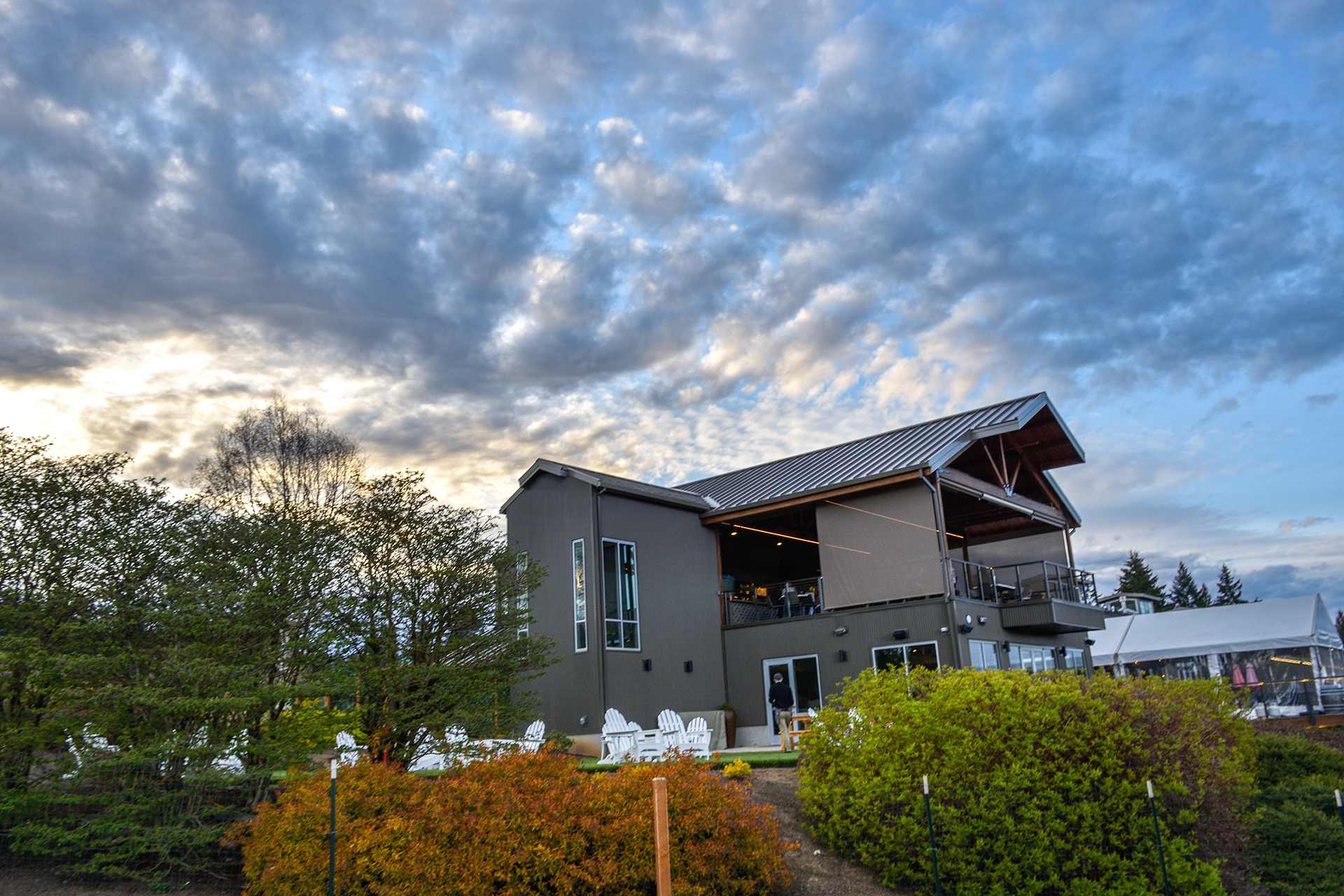 Hawk's View vineyard within easy walking distance.