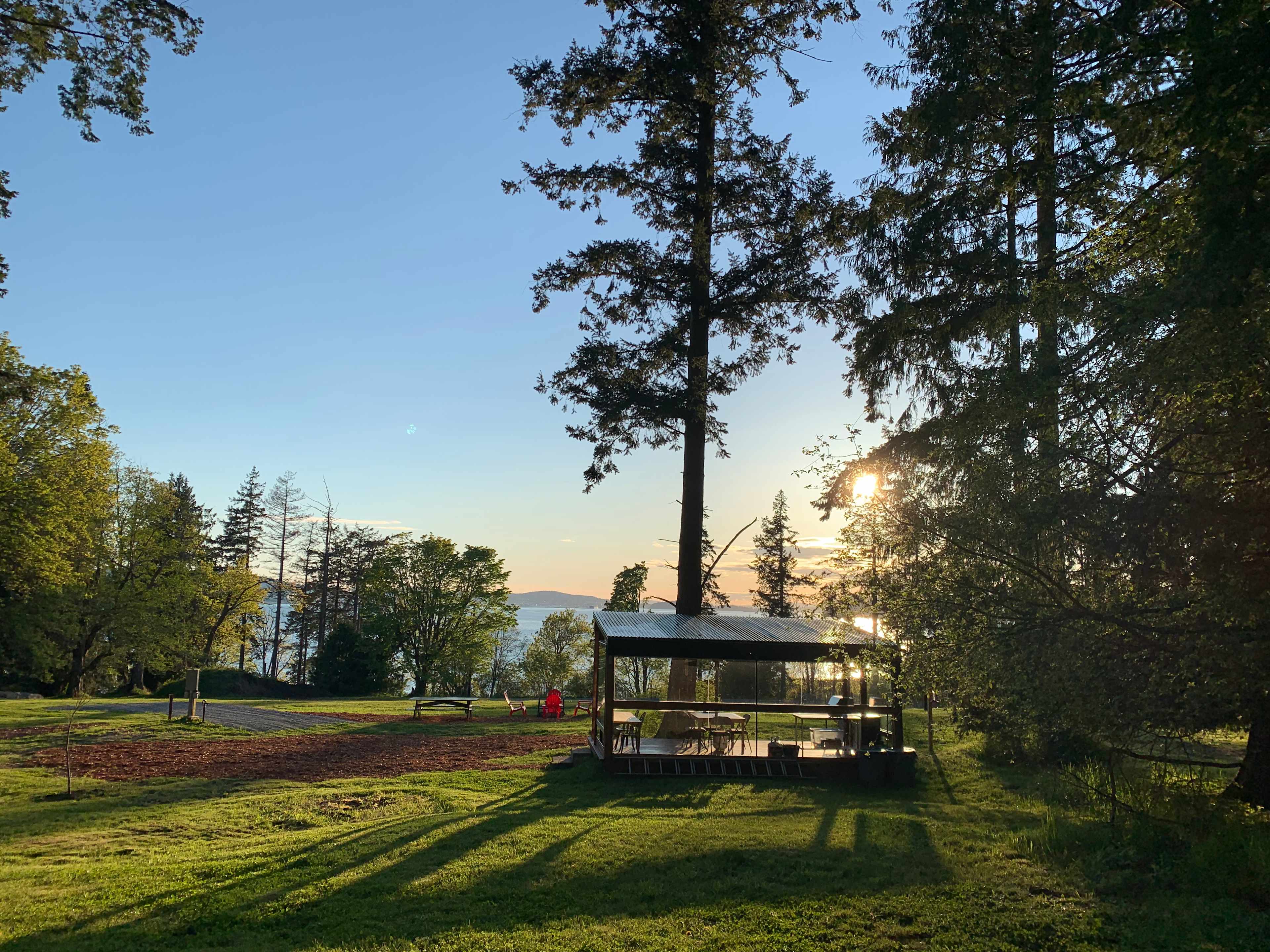 Evening views from behind the campsite. 