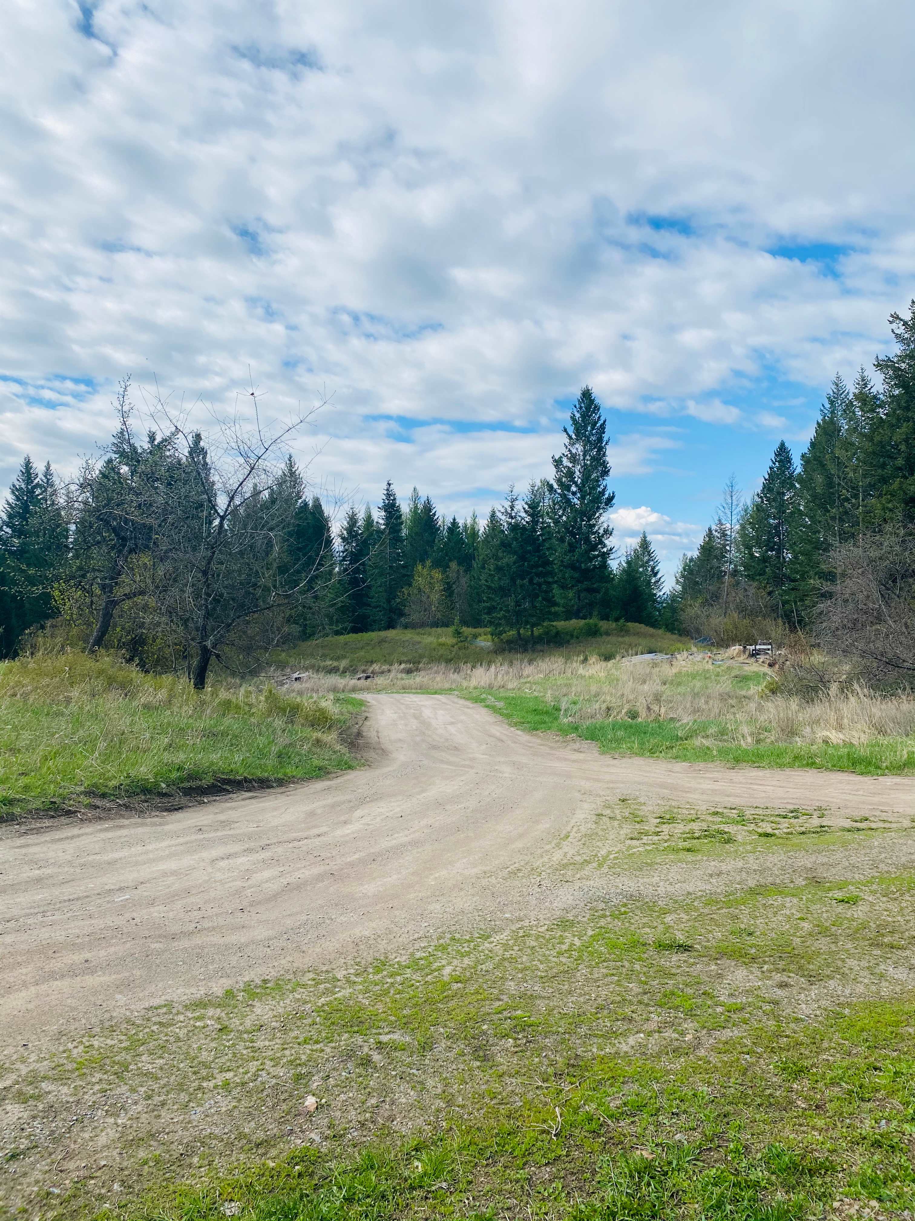 Sky’s Mountain Meadow (RV/CAMP)