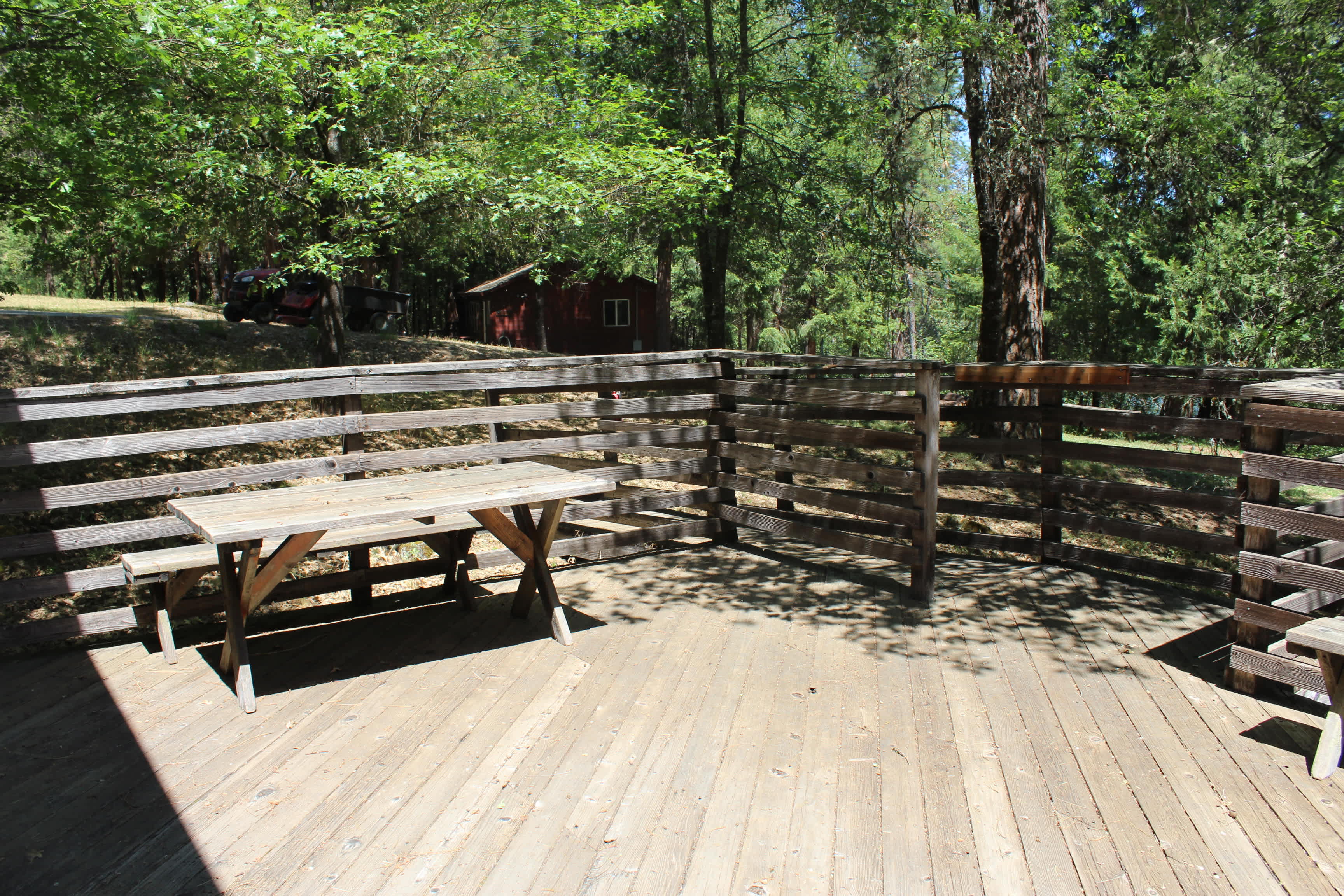 Kiosk deck
