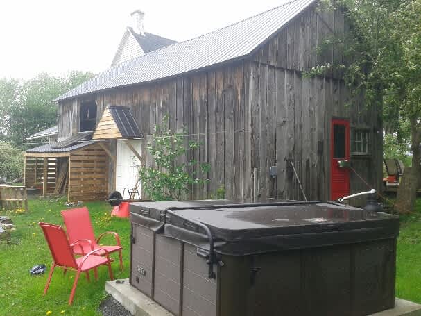 Quiet Retreat Overlooking Farmland