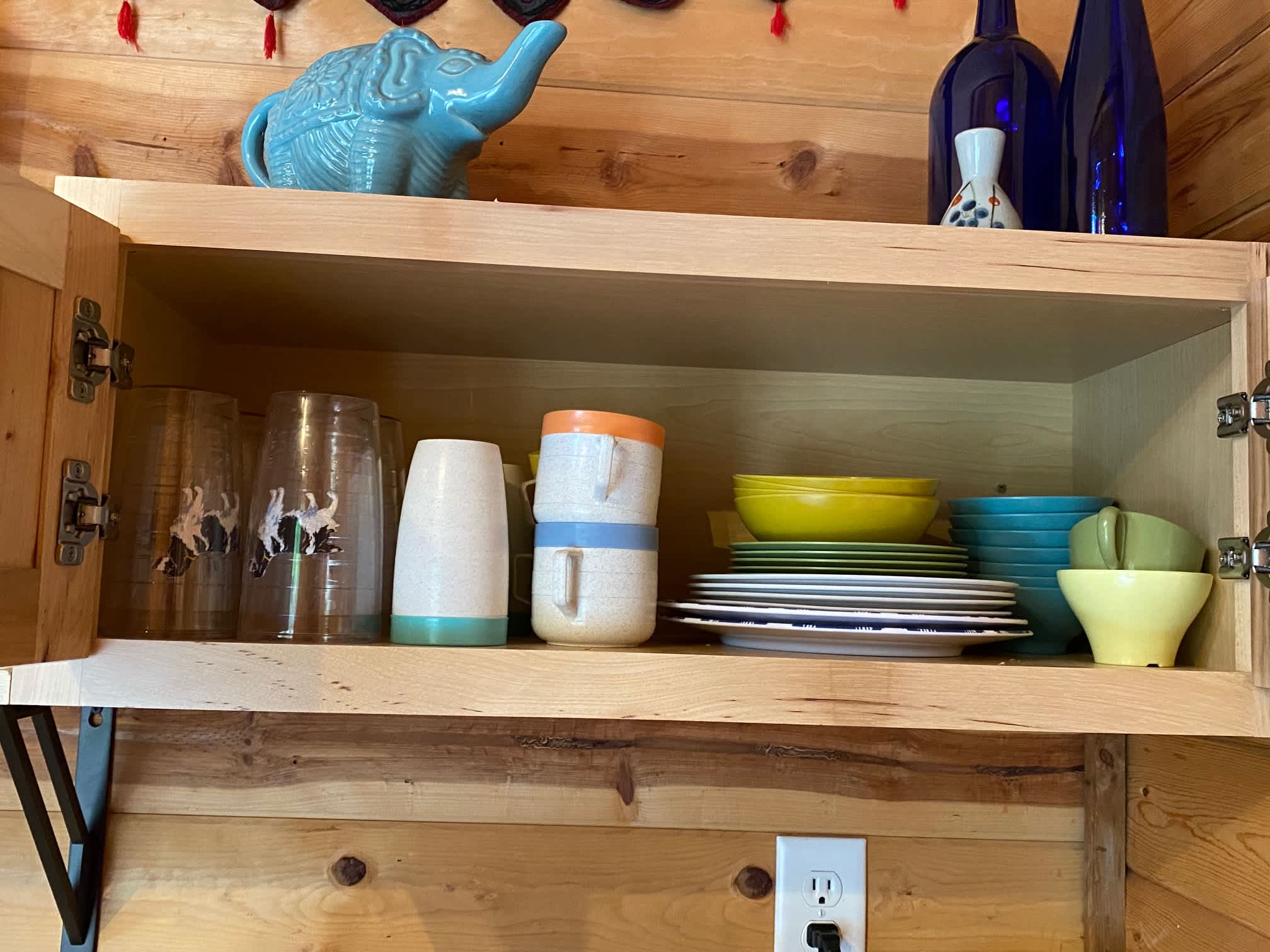 What is available for the kitchen, dishes, glasses and cups.