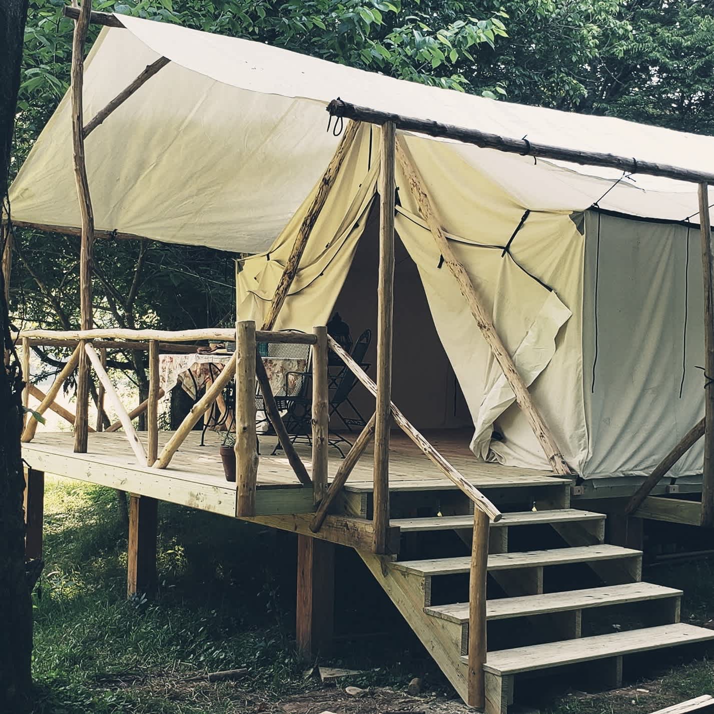 Glamping on the Farm by a Creek!