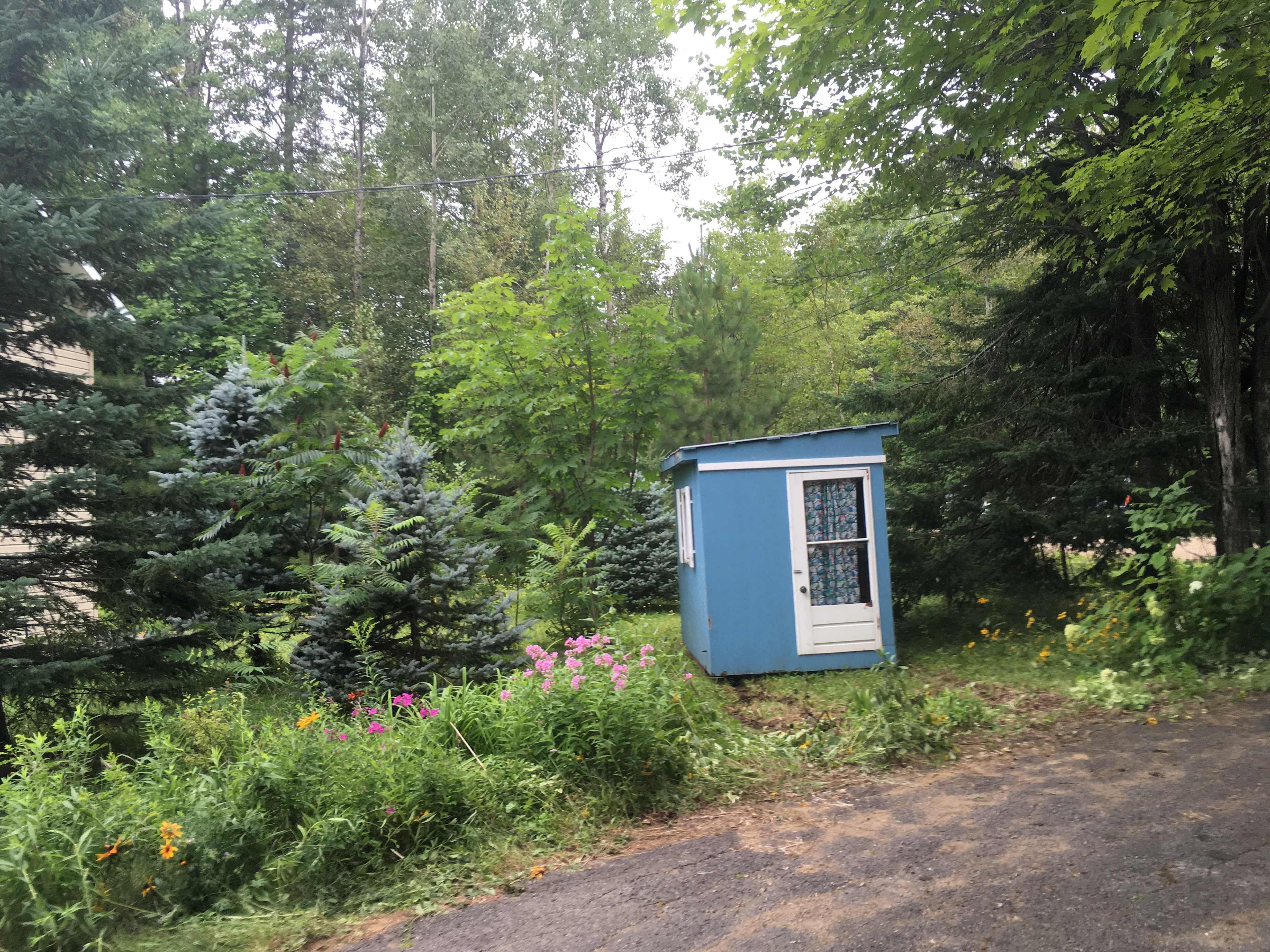 Cabin is next to master house with all facilities, near dirt road with easy drive way acces.