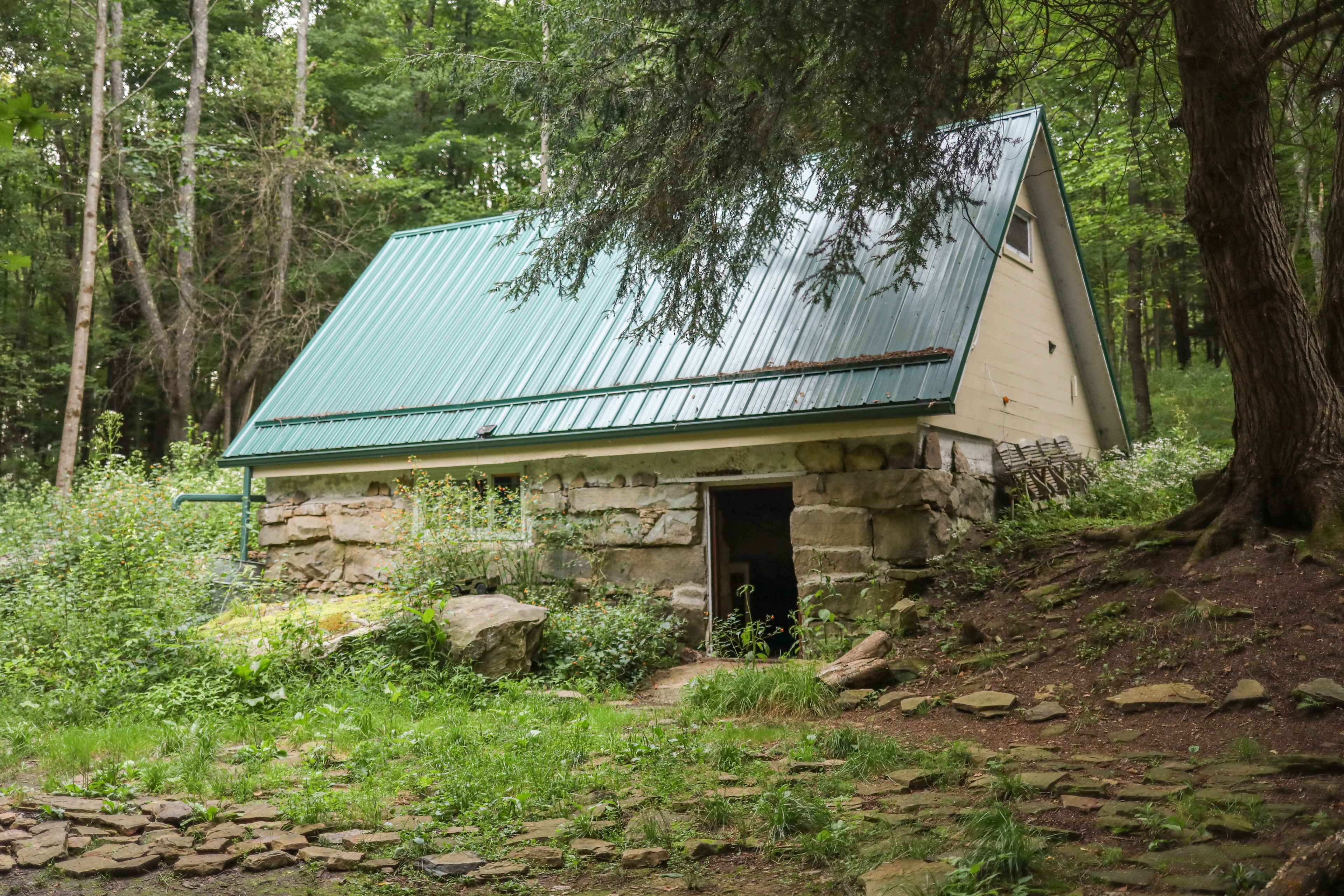 Front of the charming cabin!