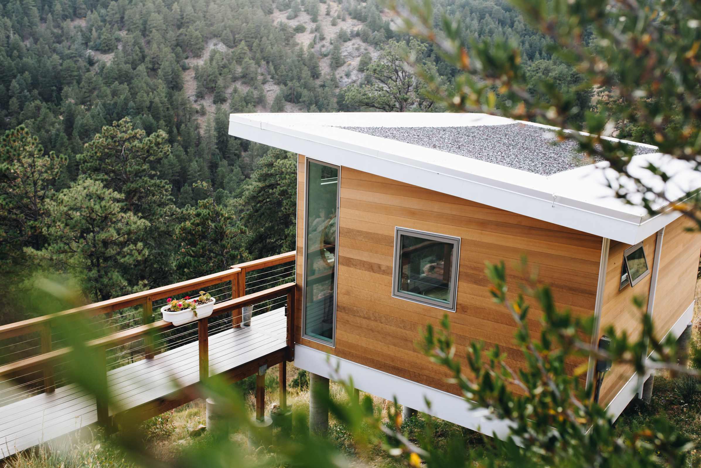 Side view of the studio & its beautiful front patio area 
