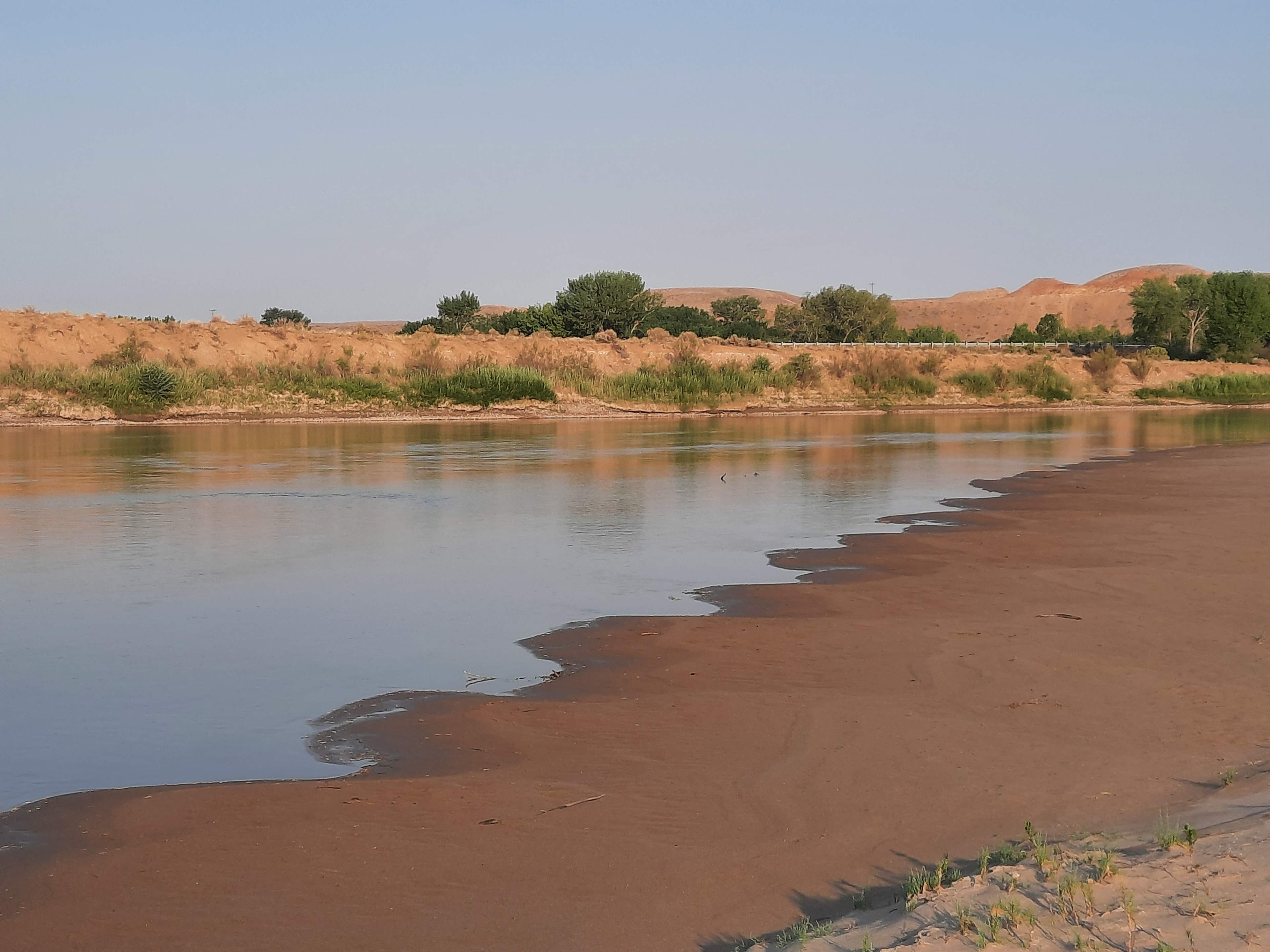 Sandy beaches on the Green River