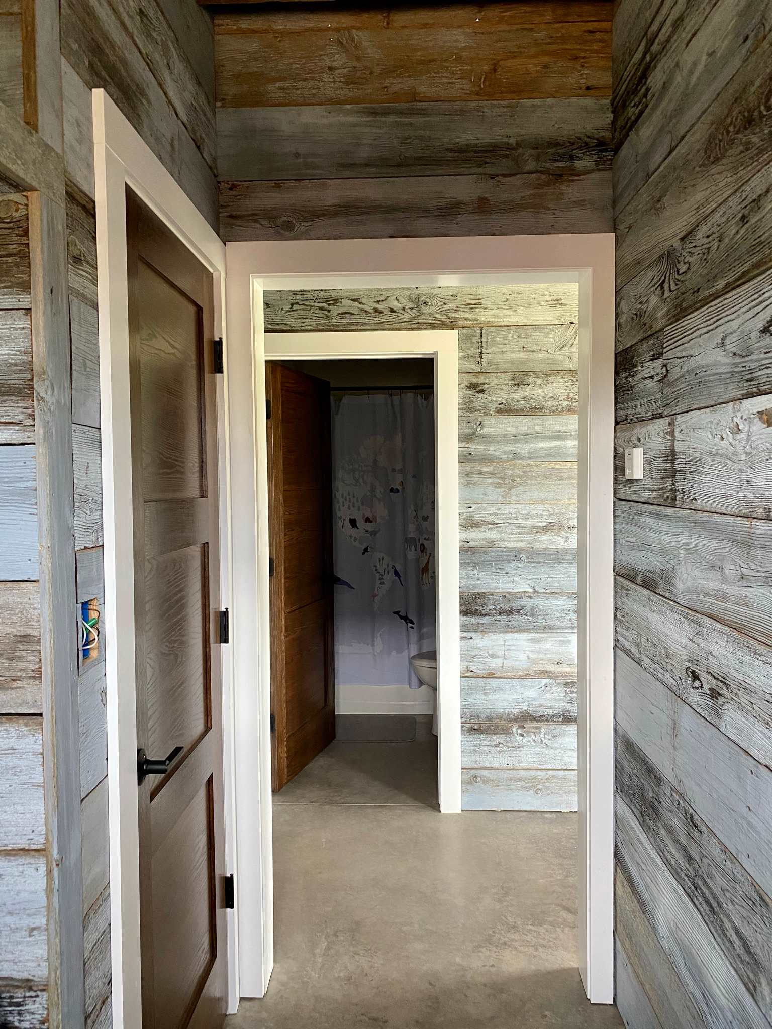 The entryway with storage for coats and shoes
