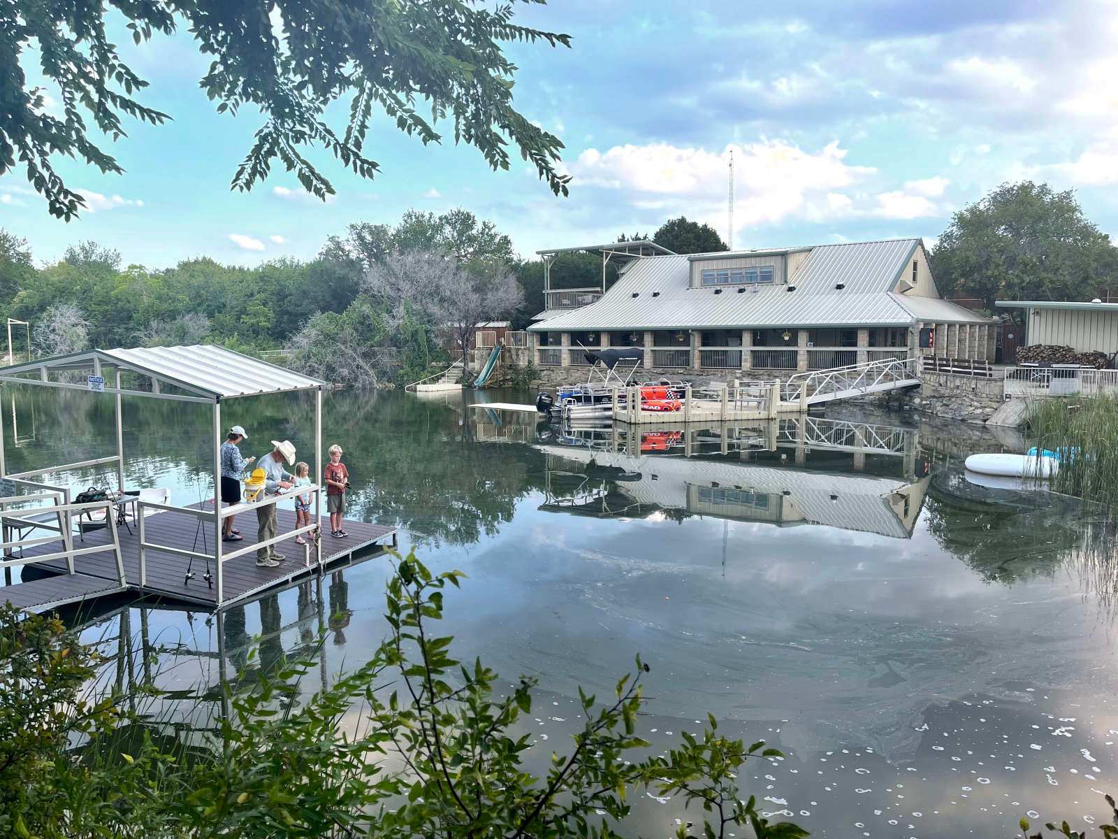 Lake Godstone™ Lodging and Camping
