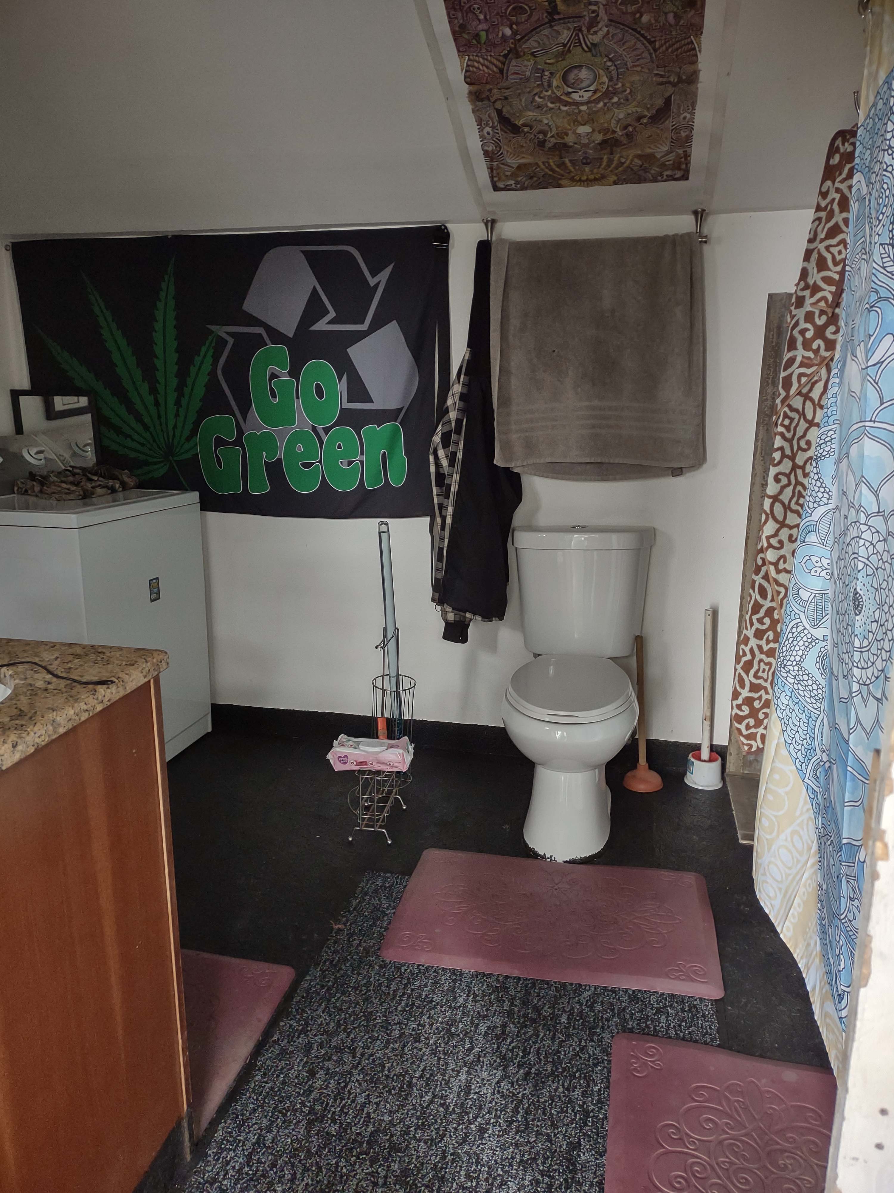 A Yurt&Aquaponic Farm in RedWoods