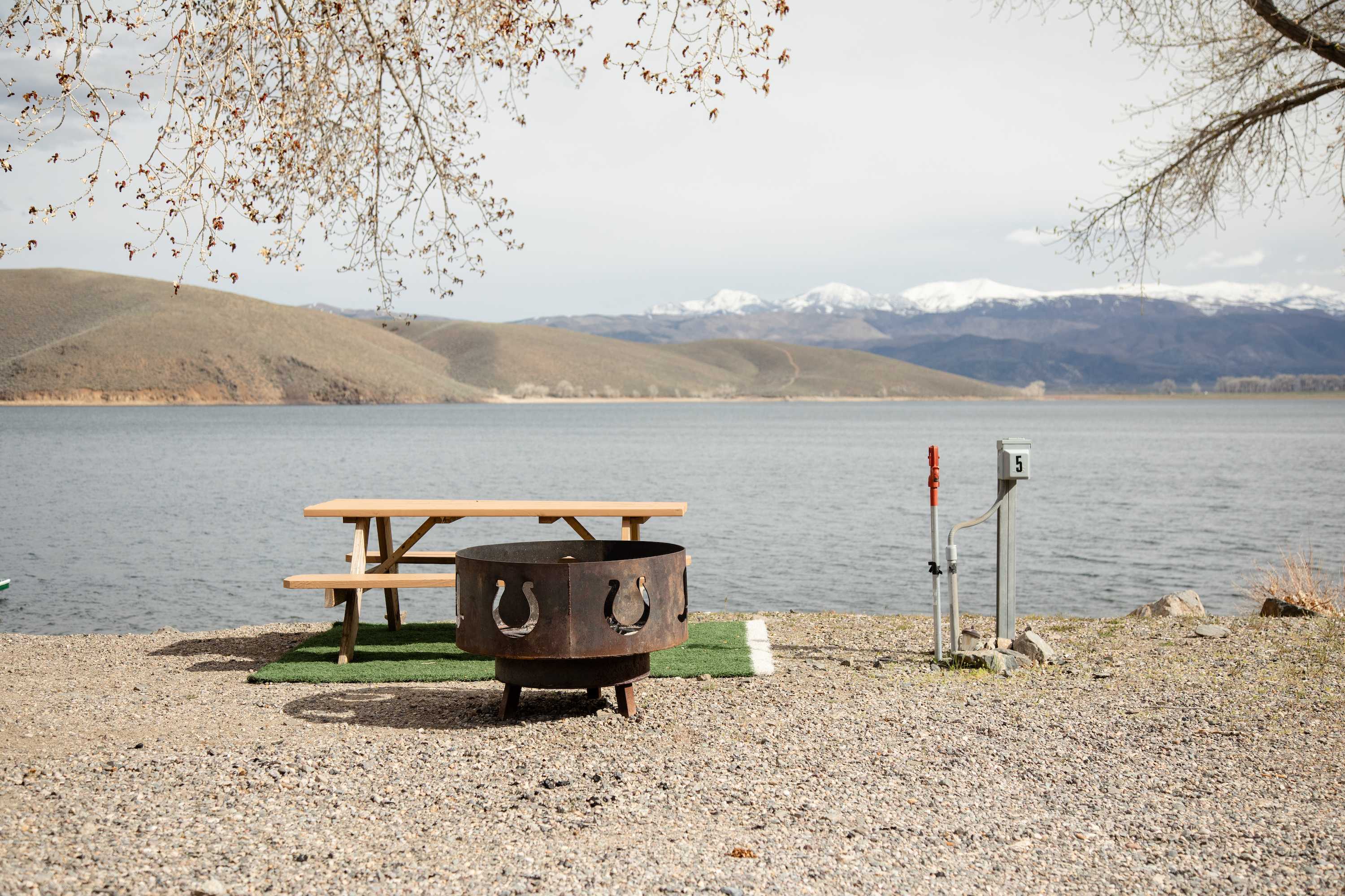 Water front on Topaz Lake