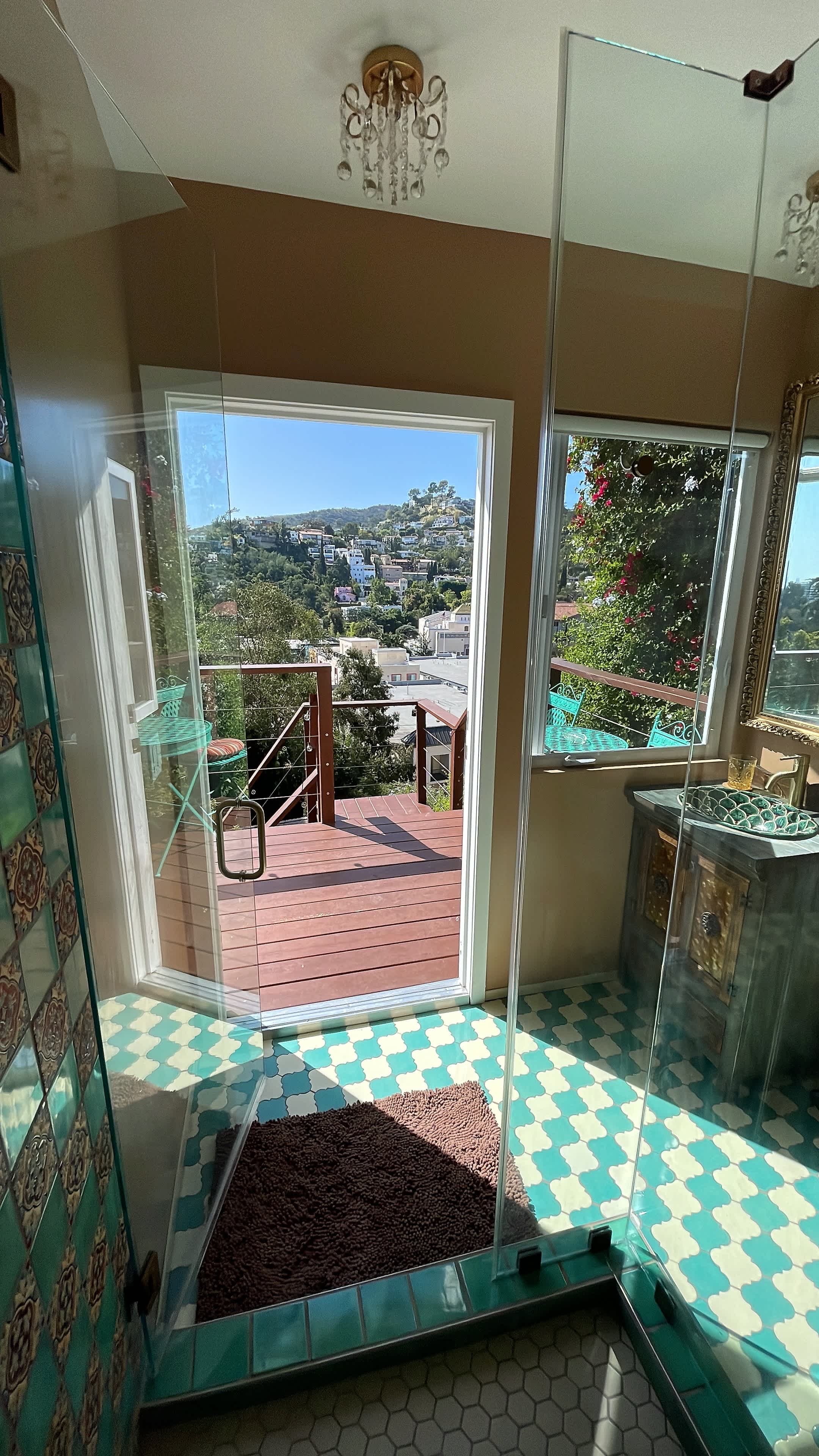 Bathroom by day 