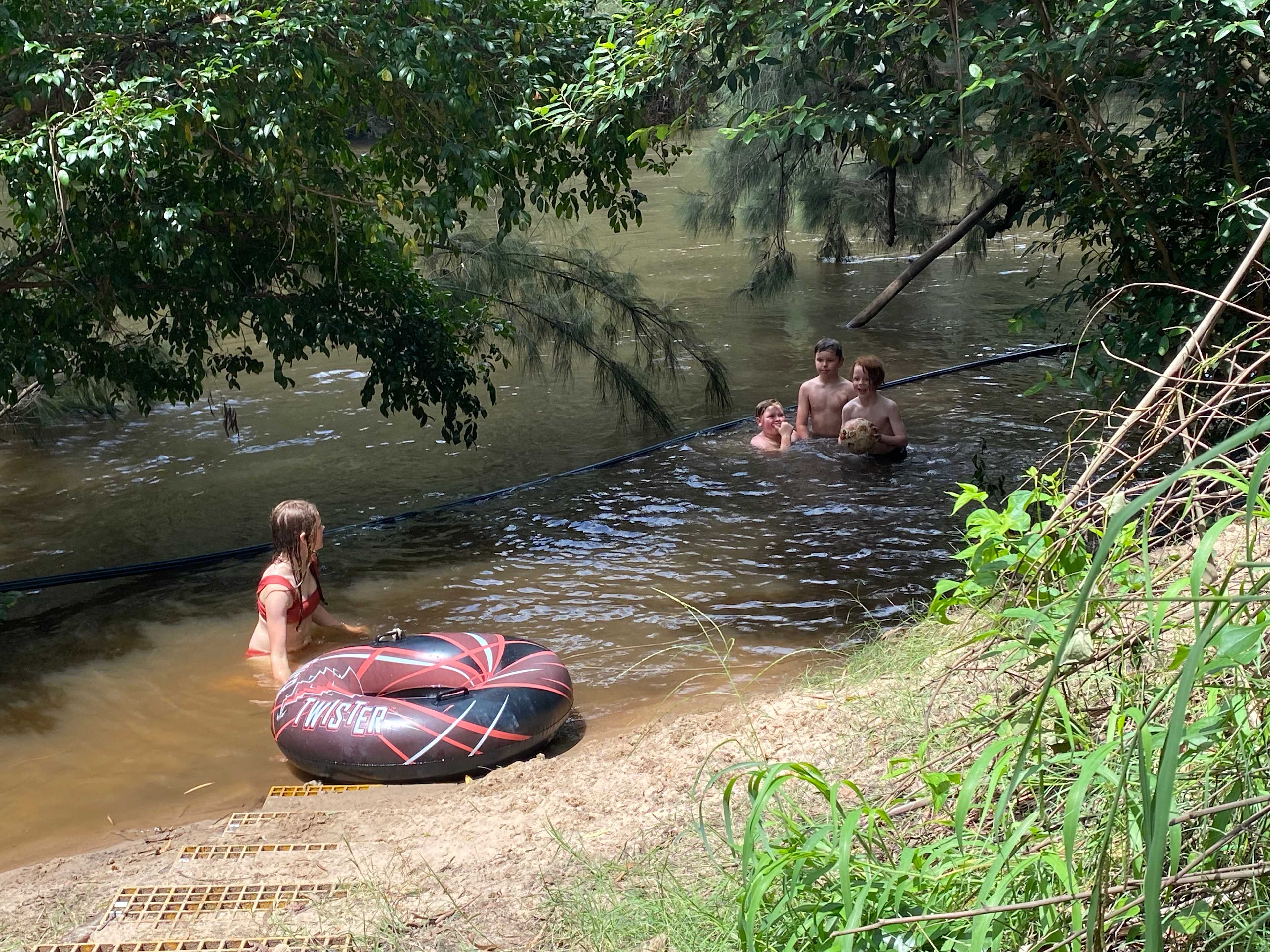 "DeView" Colo River Valley Camping