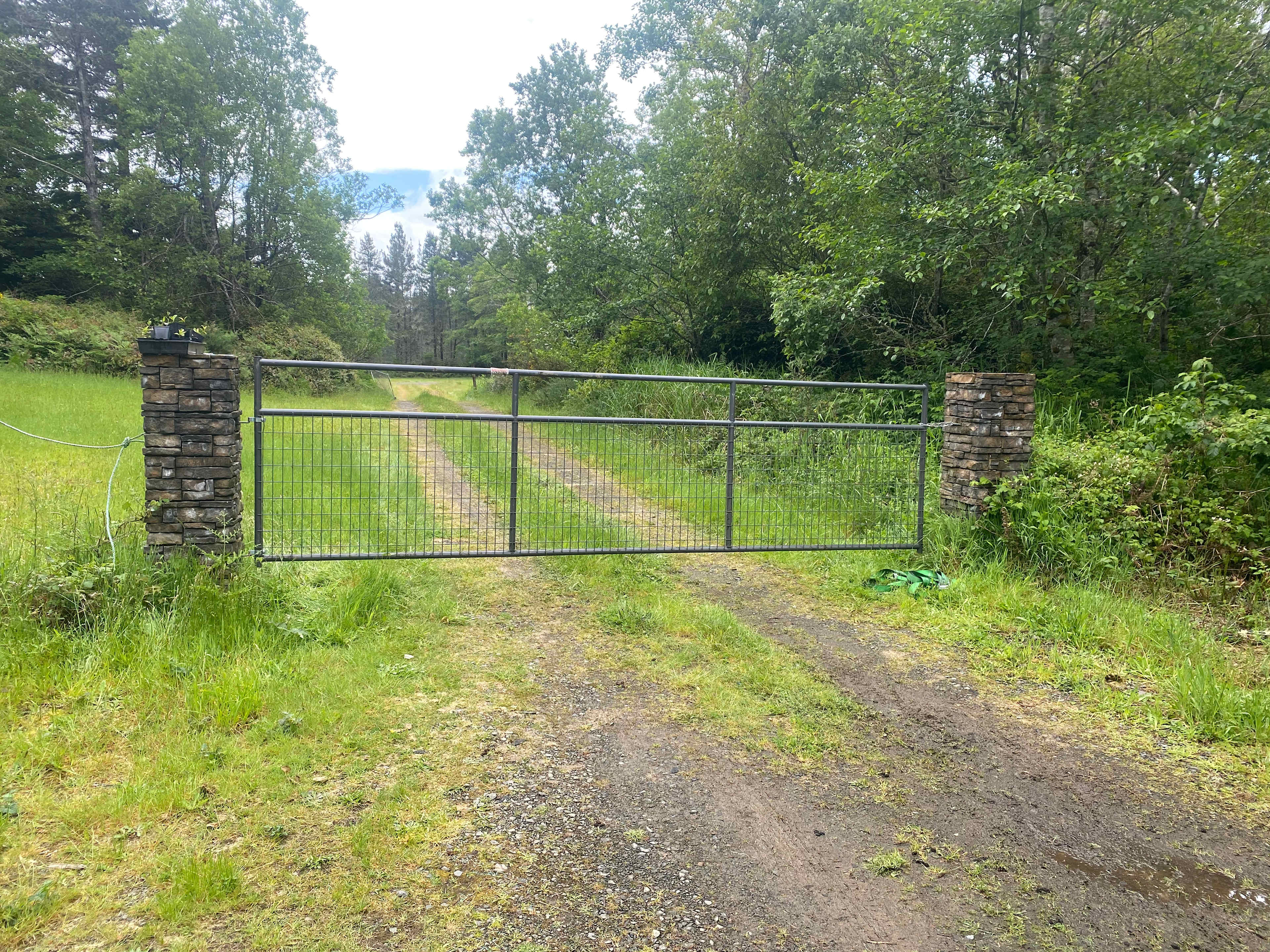 New gate installed June 2022
