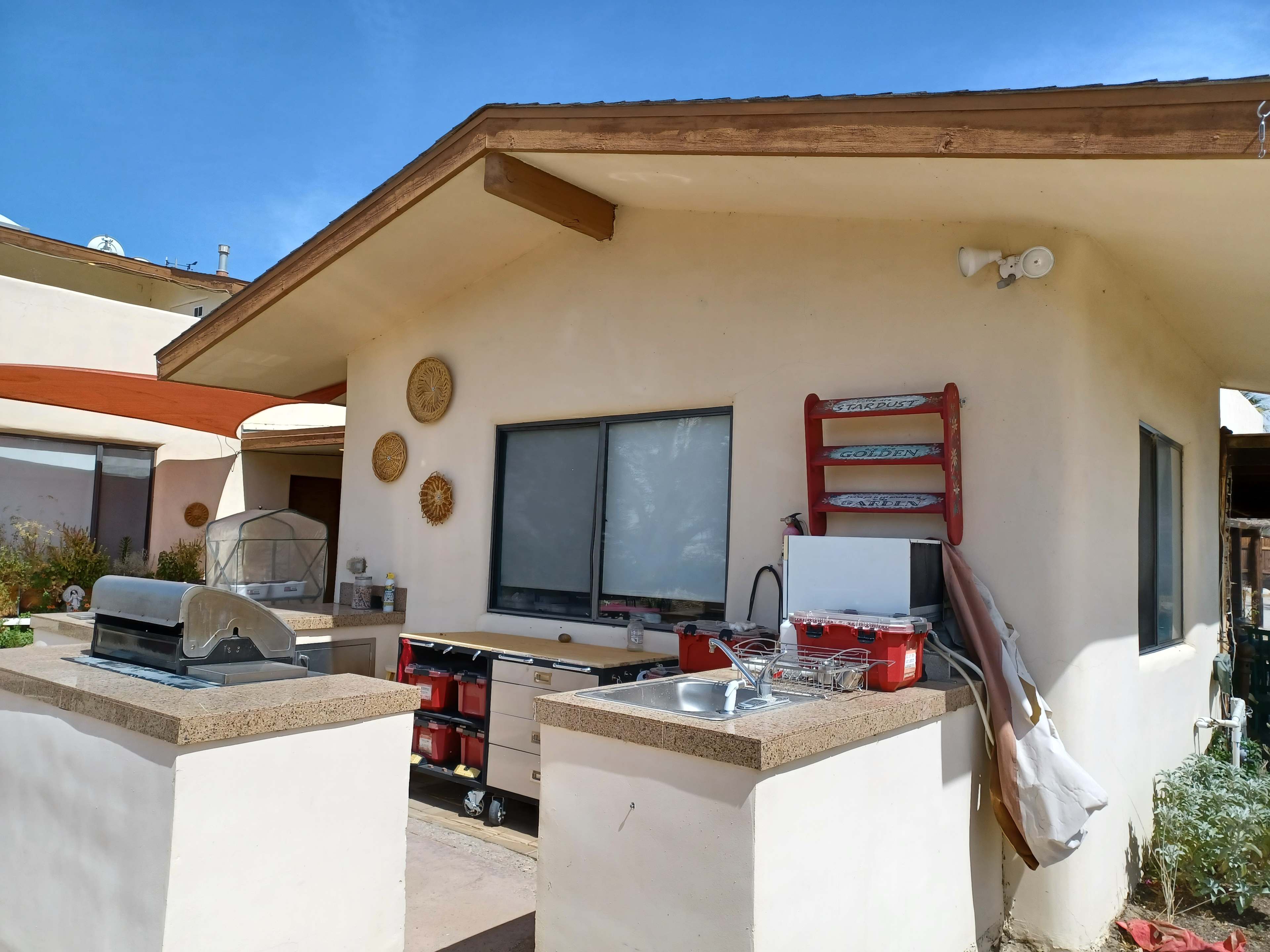 Outdoor kitchen