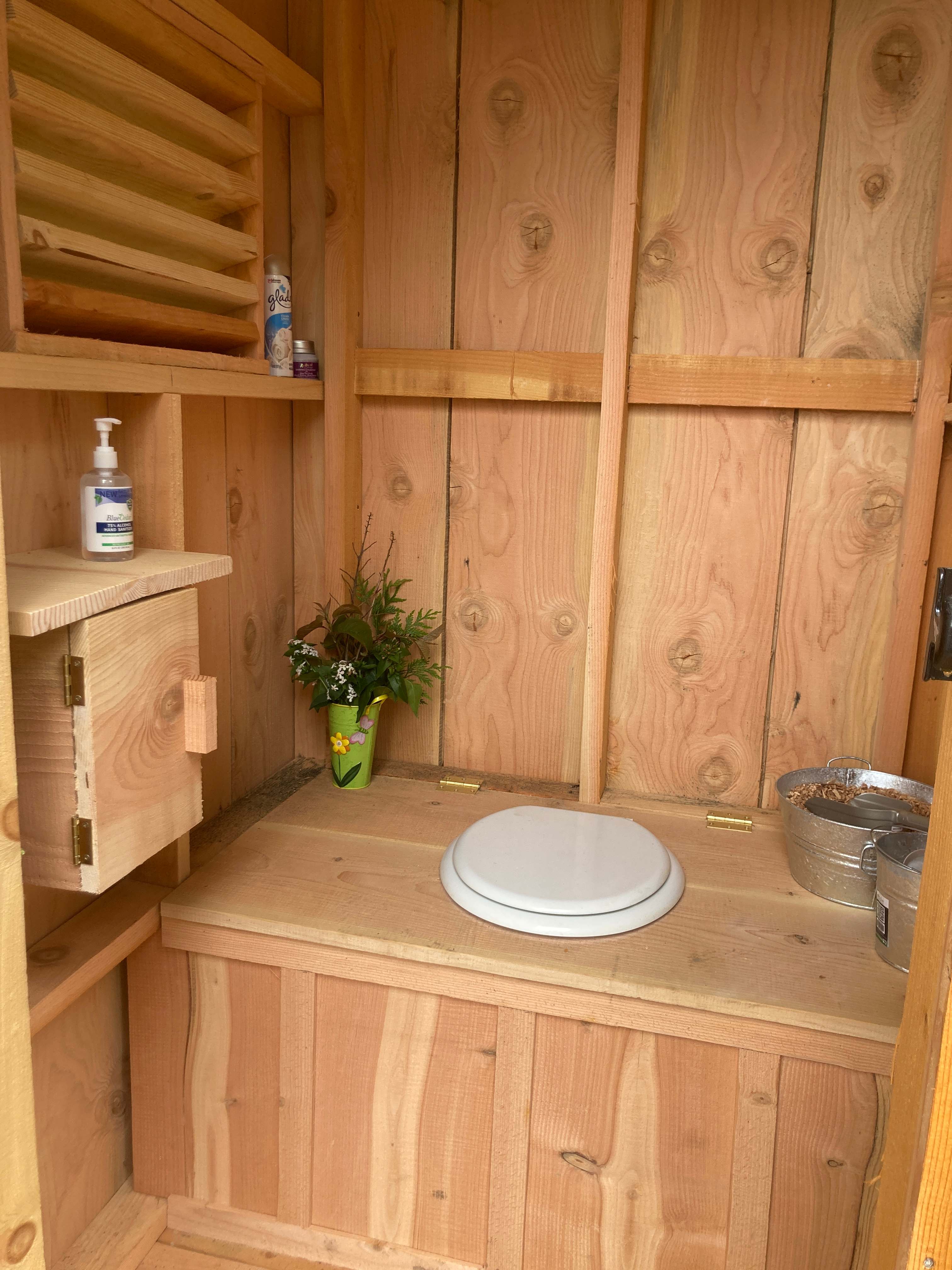 Clean composting pit toilet