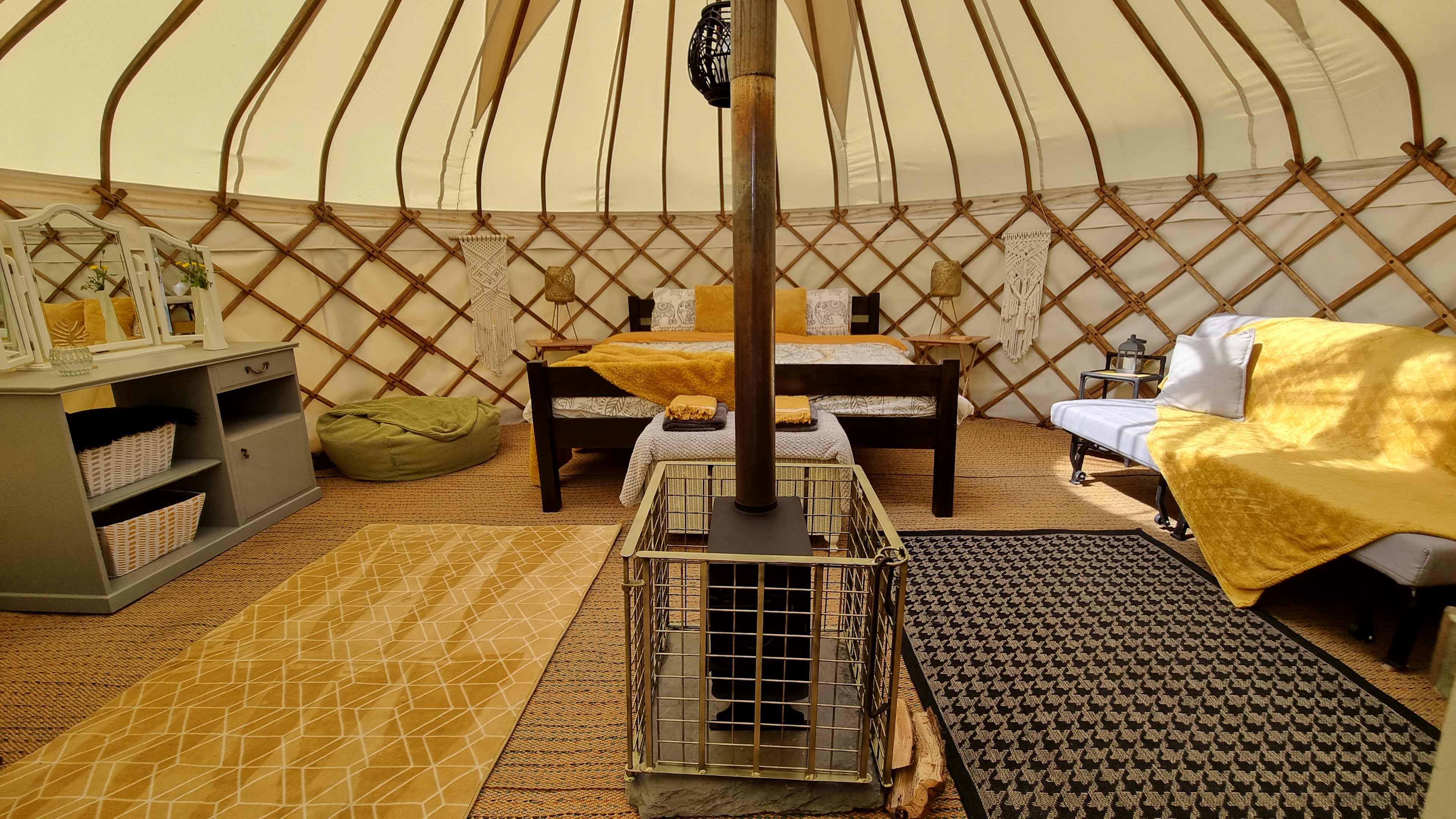 Bronfelen Yurt