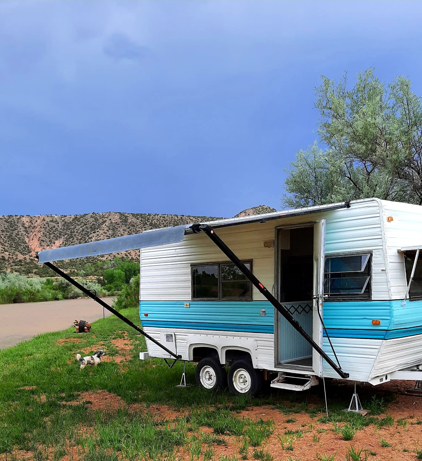 The awning shakes a bit in the wind, like any trailer awning!