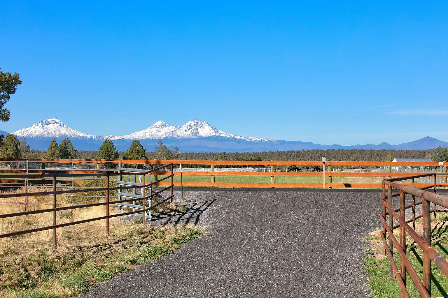 Gravel Driveway & Parking Pad