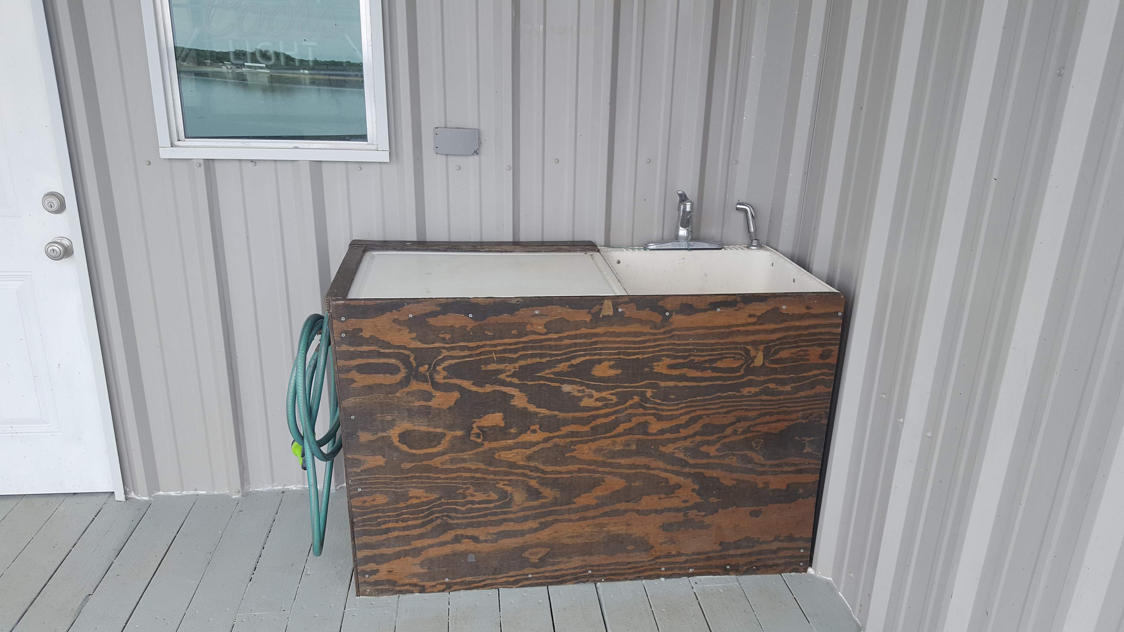 Fish cleaning station