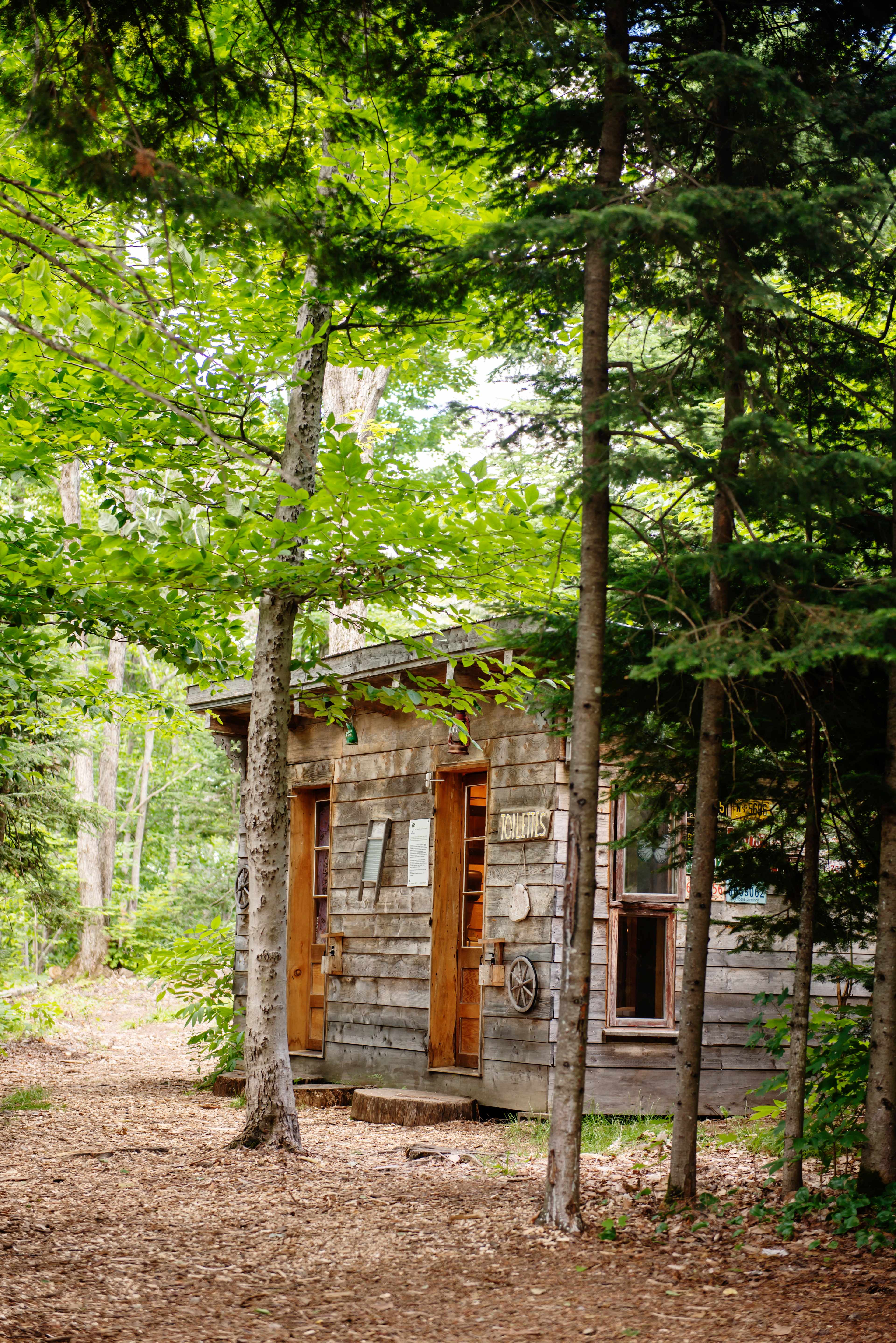 Separate entrance to toilets and shower