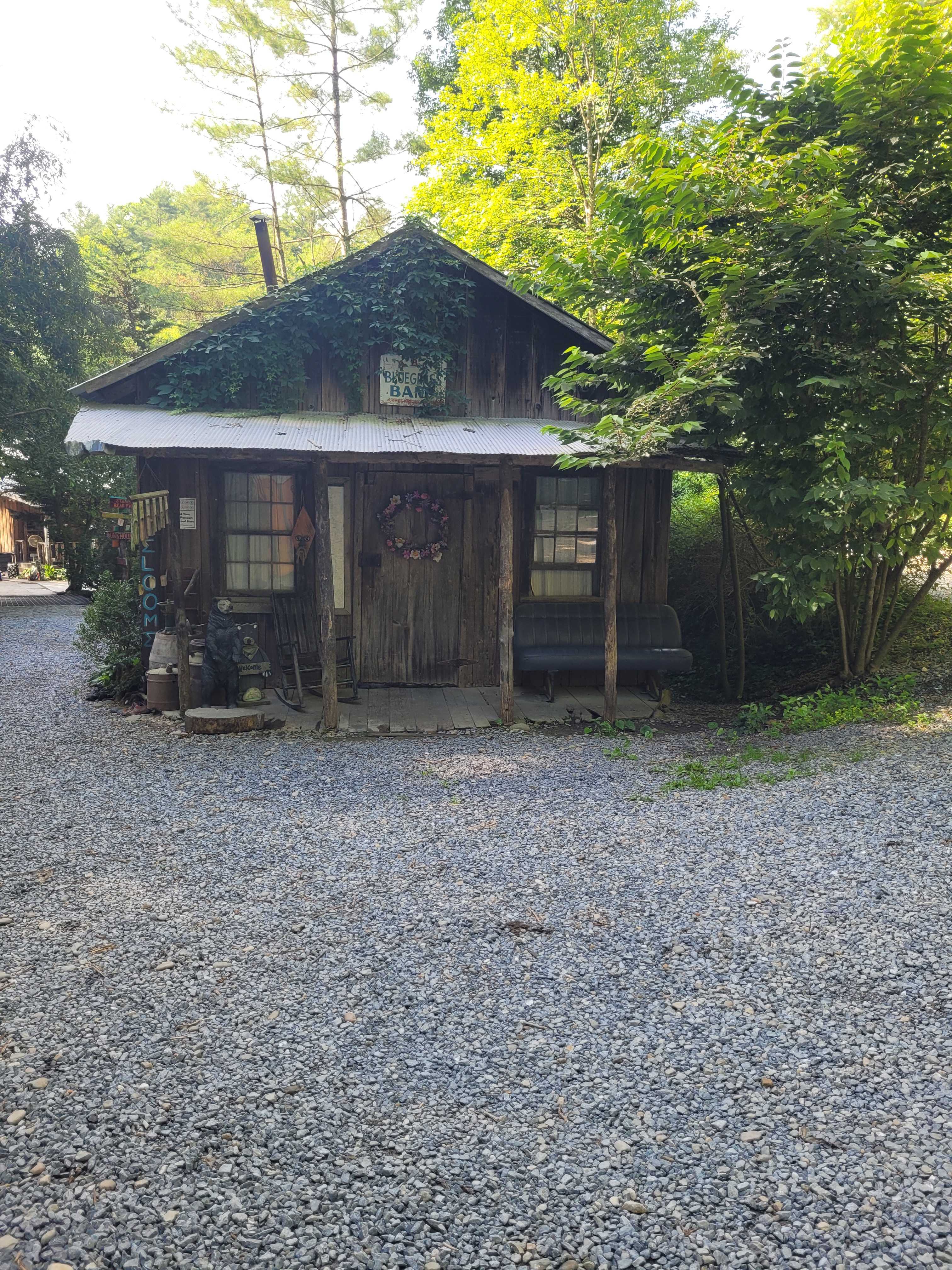 Standing Bear Farm / Hostel