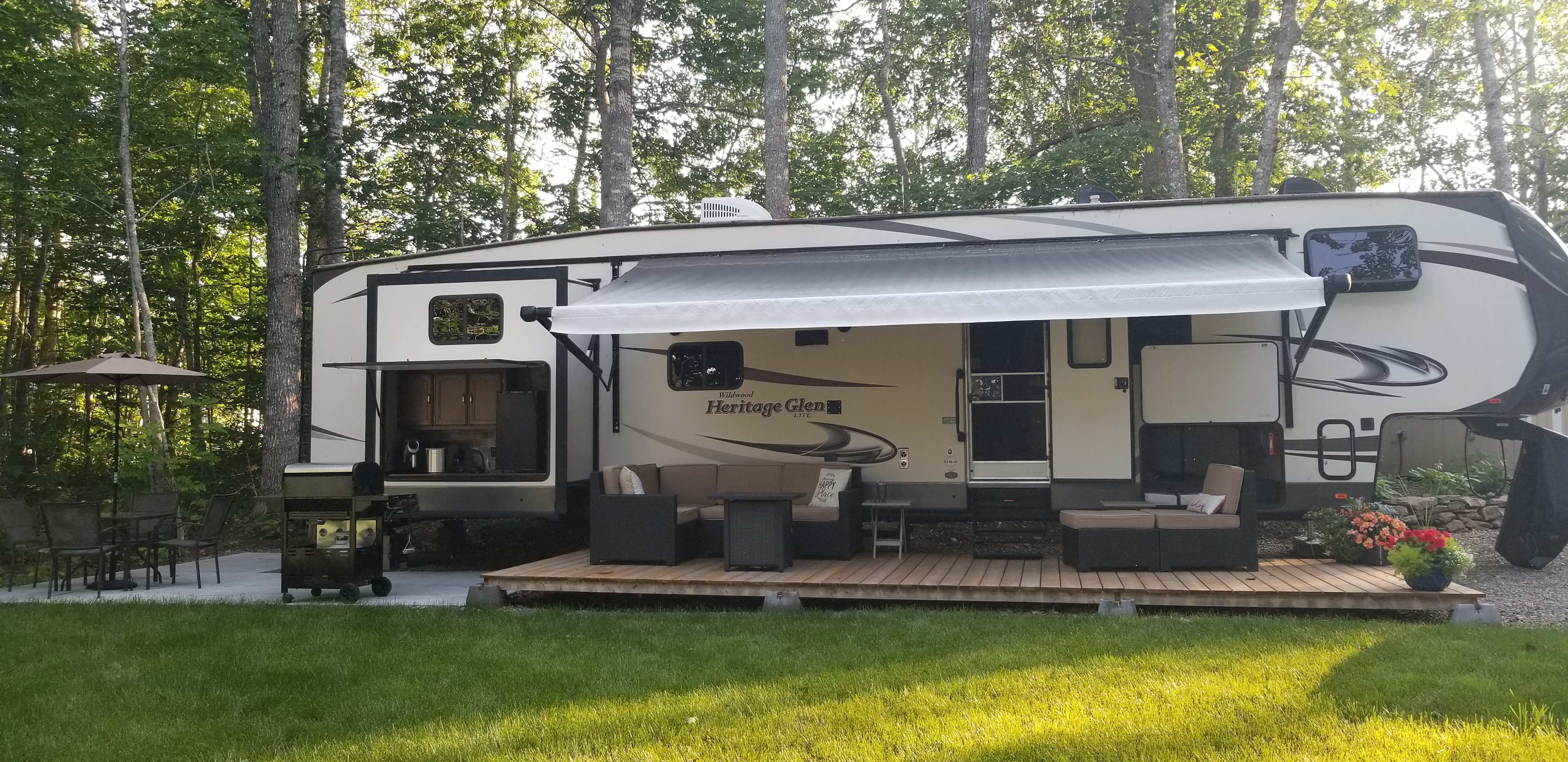 Lake Side Hideaway