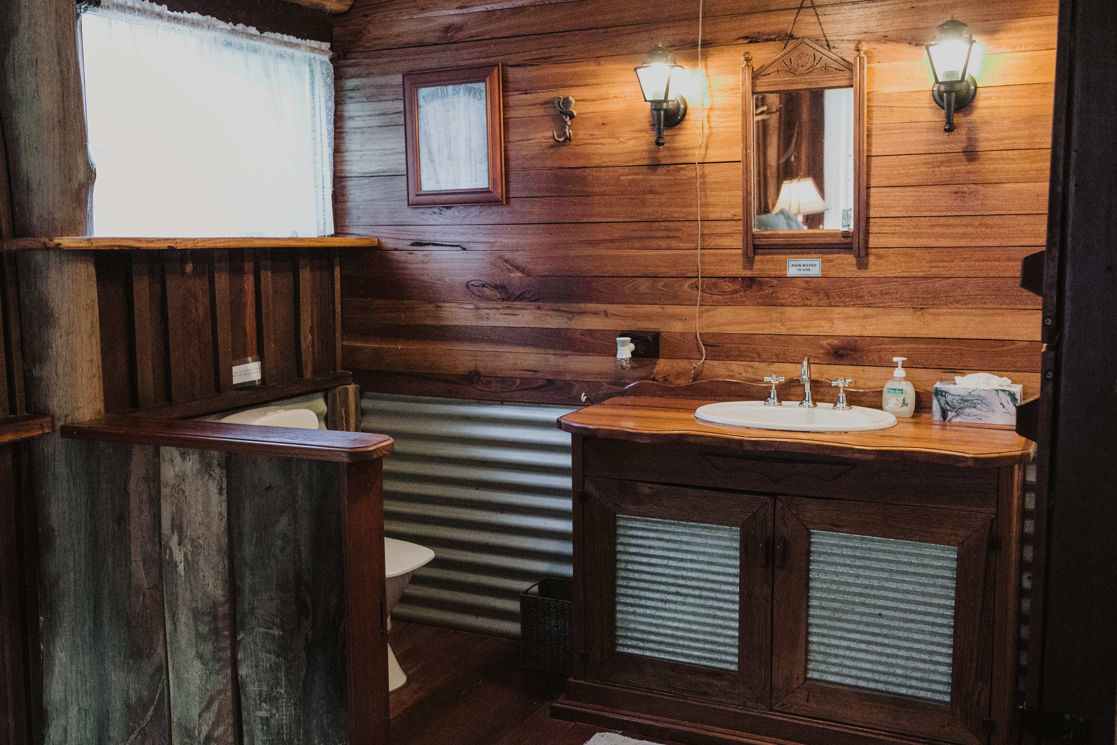 Bedroom / bathroom 